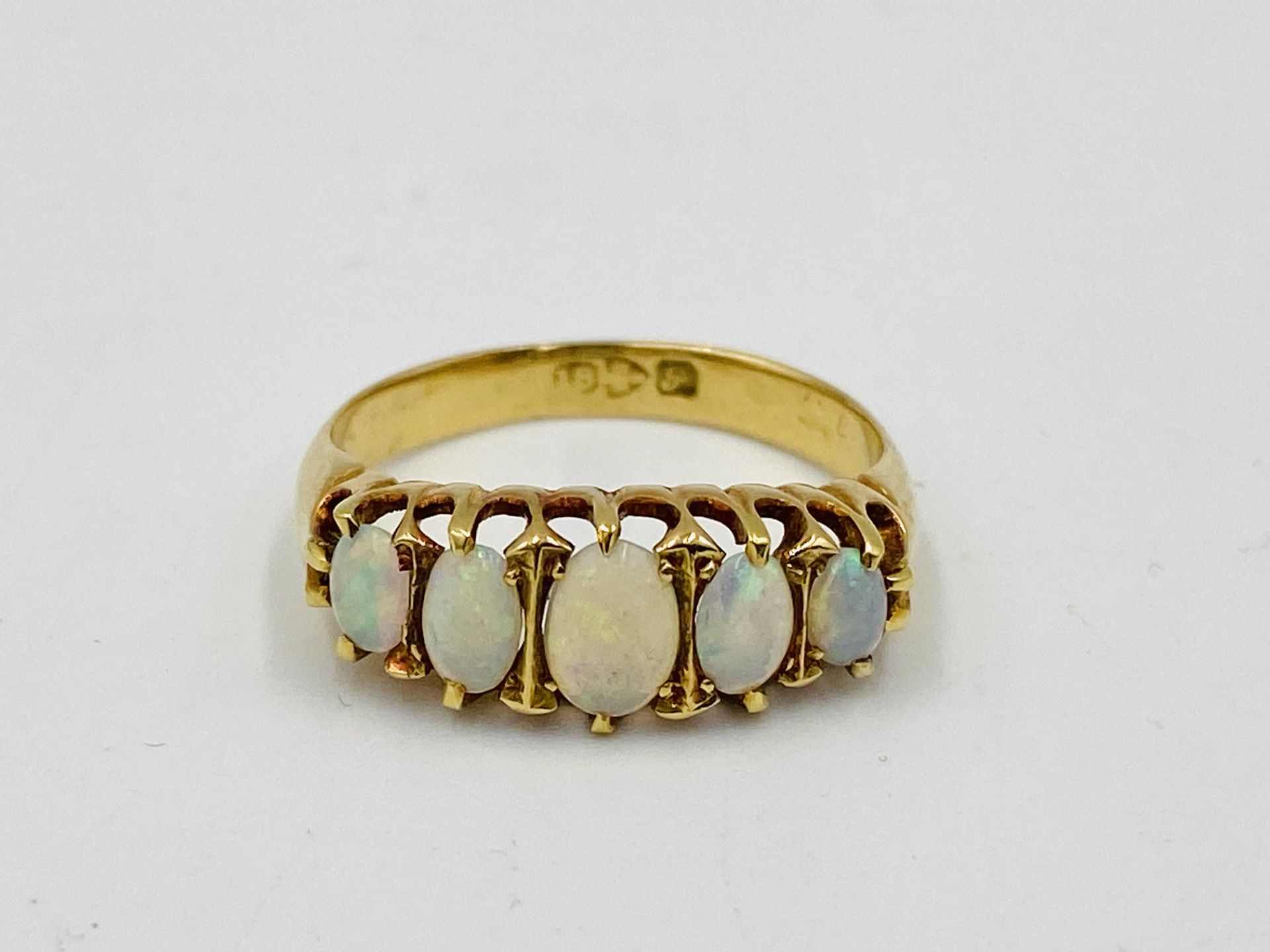 18ct gold ring set with five opals