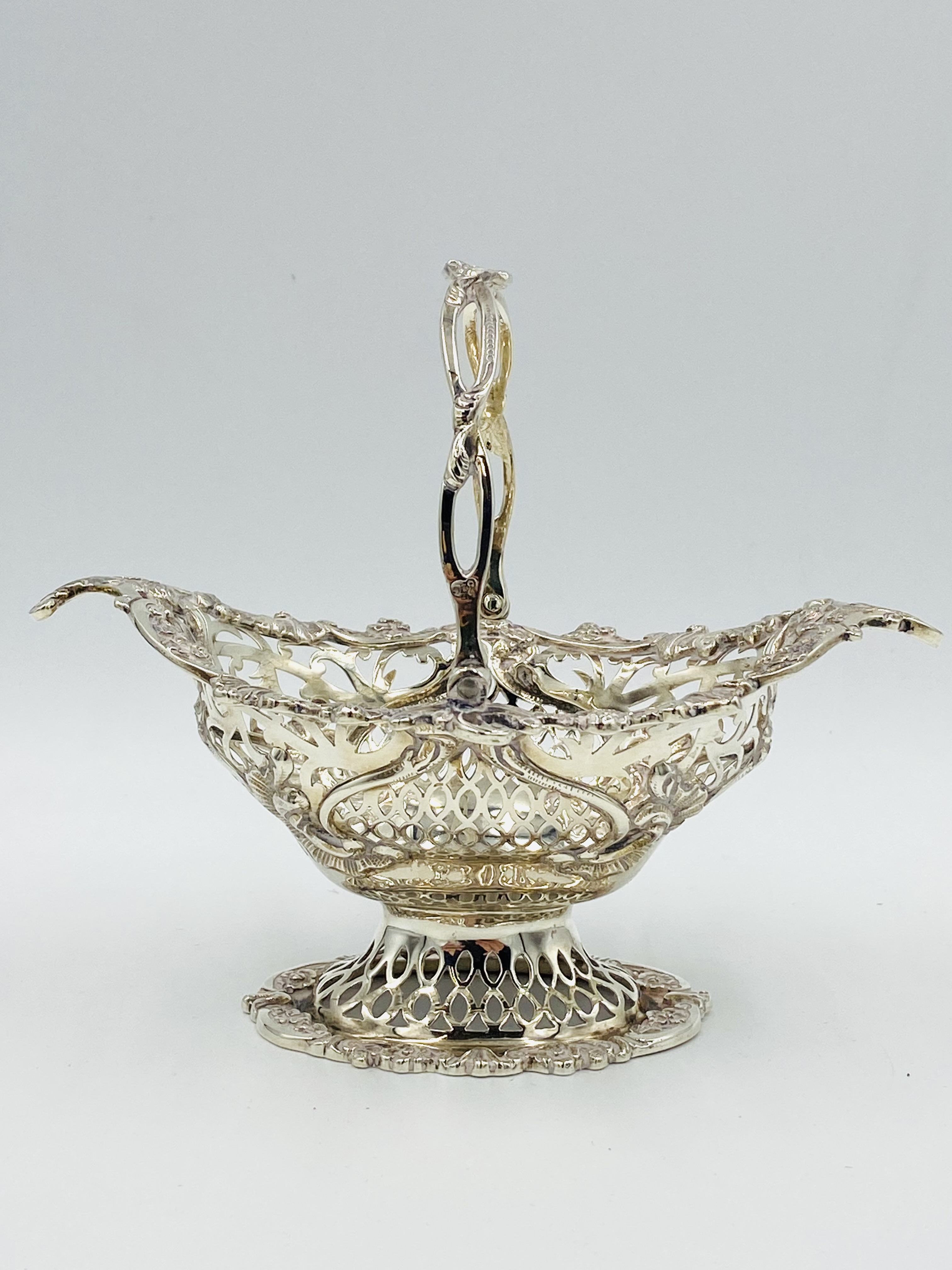 A pair of silver cruet bowls together with a silver filigree bonbon dish - Image 2 of 7