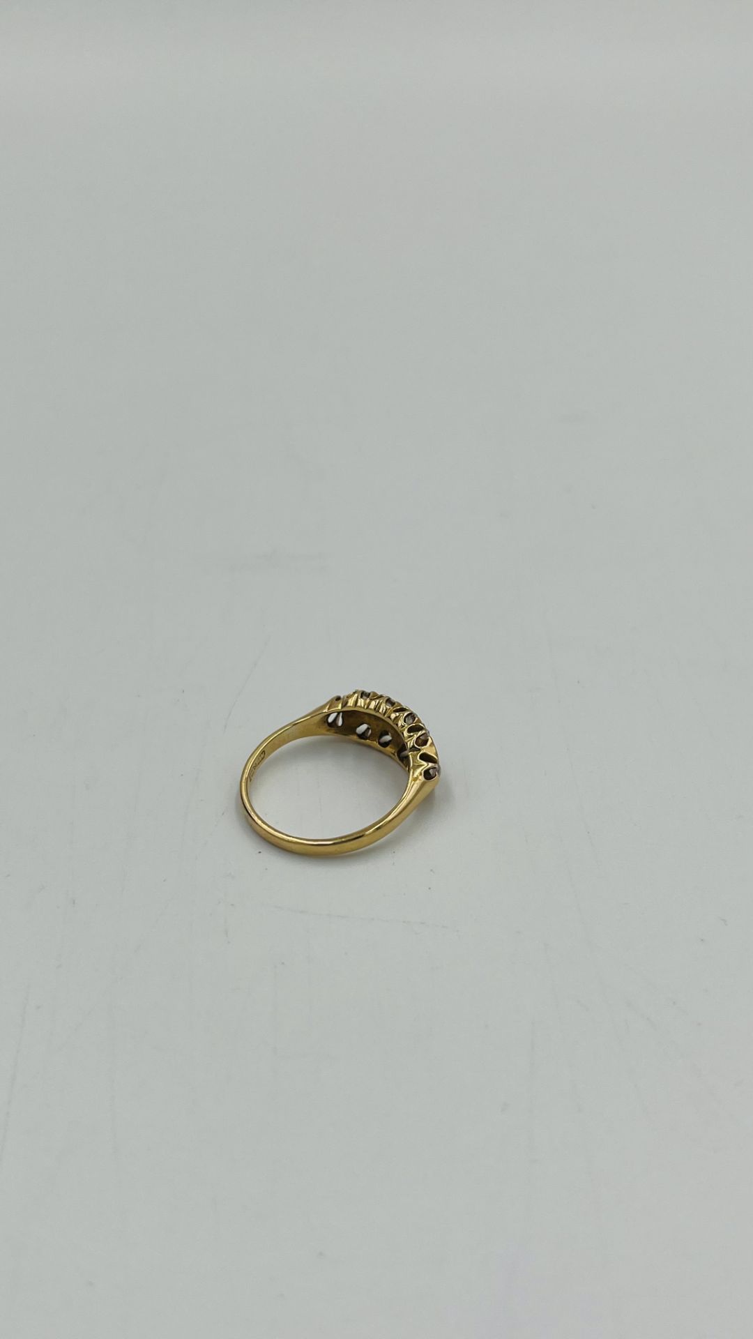 19ct gold ring set with diamonds and pearls - Image 4 of 5