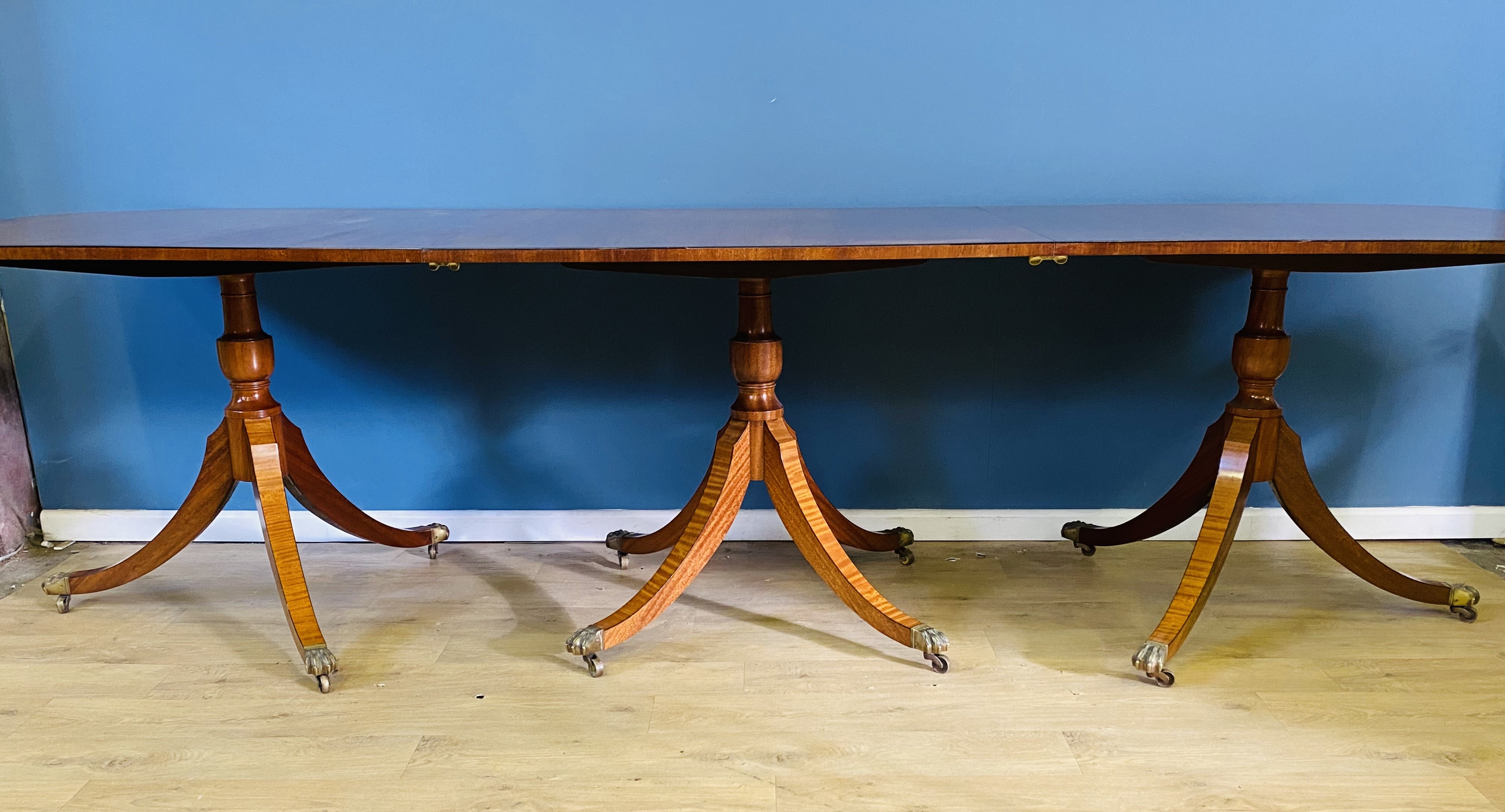 Mahogany triple pillar dining table - Image 3 of 5