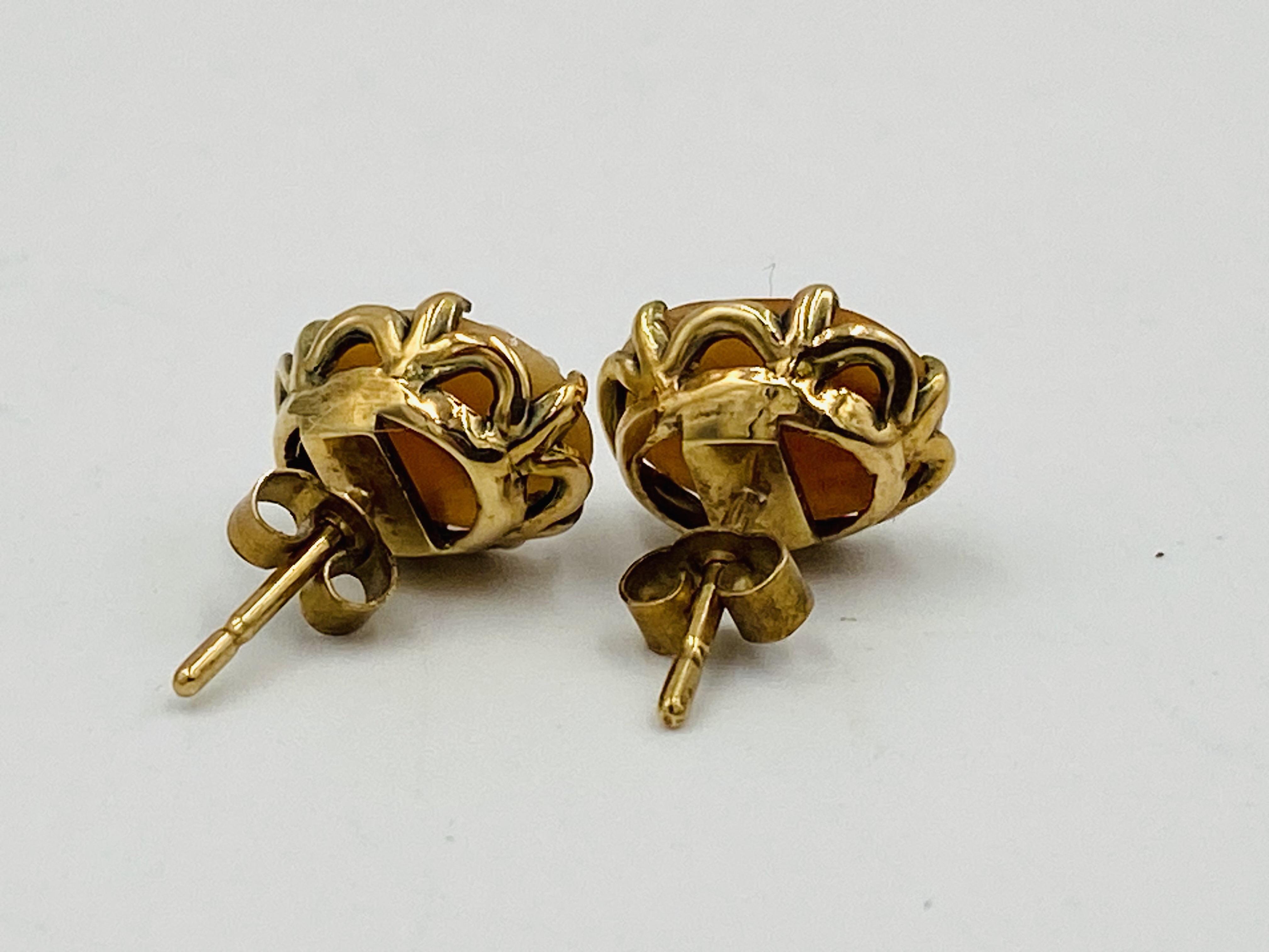 Pair of 9ct gold cameo earrings - Image 2 of 3