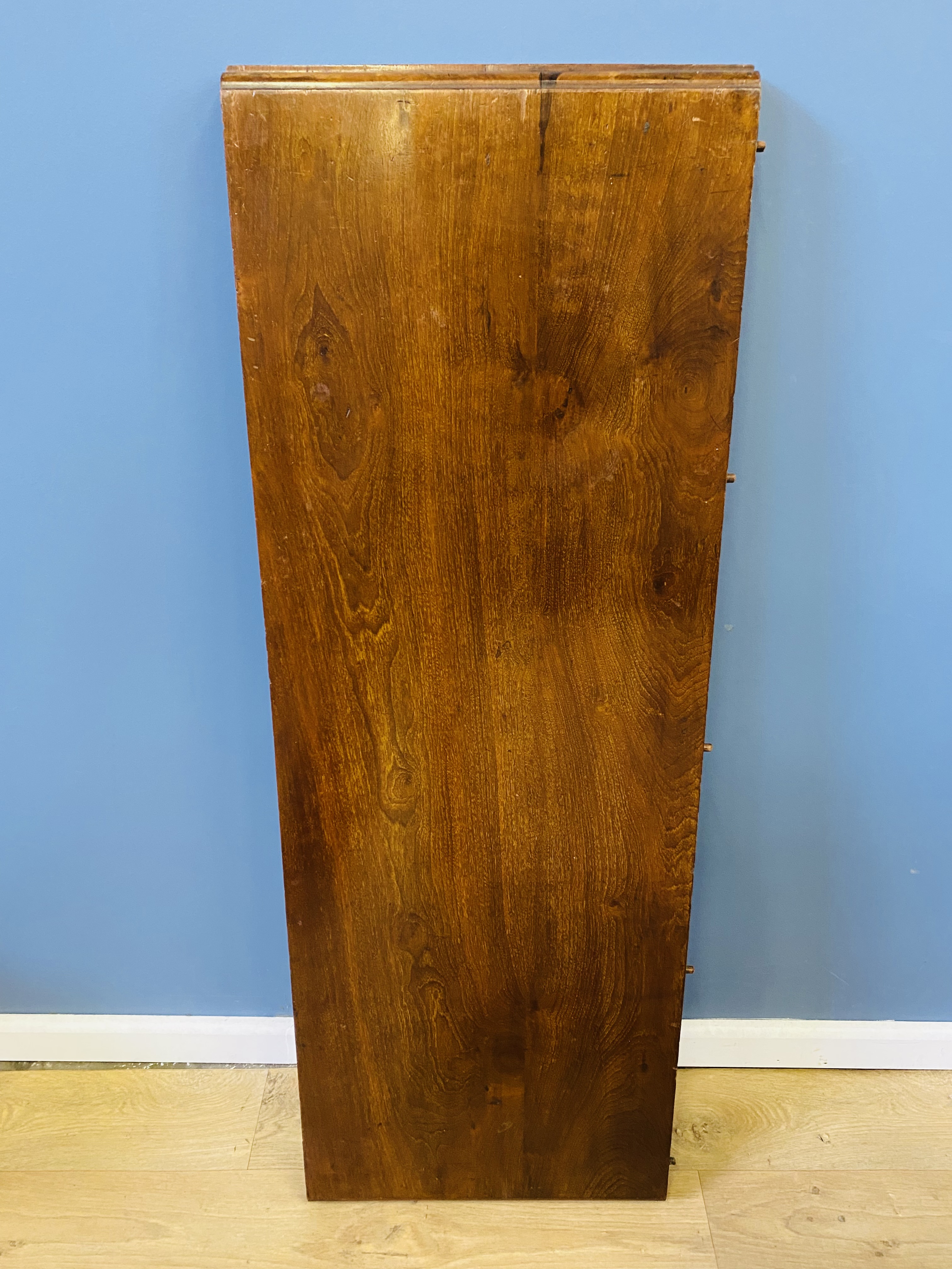 Late Victorian walnut extending dining table - Image 6 of 7