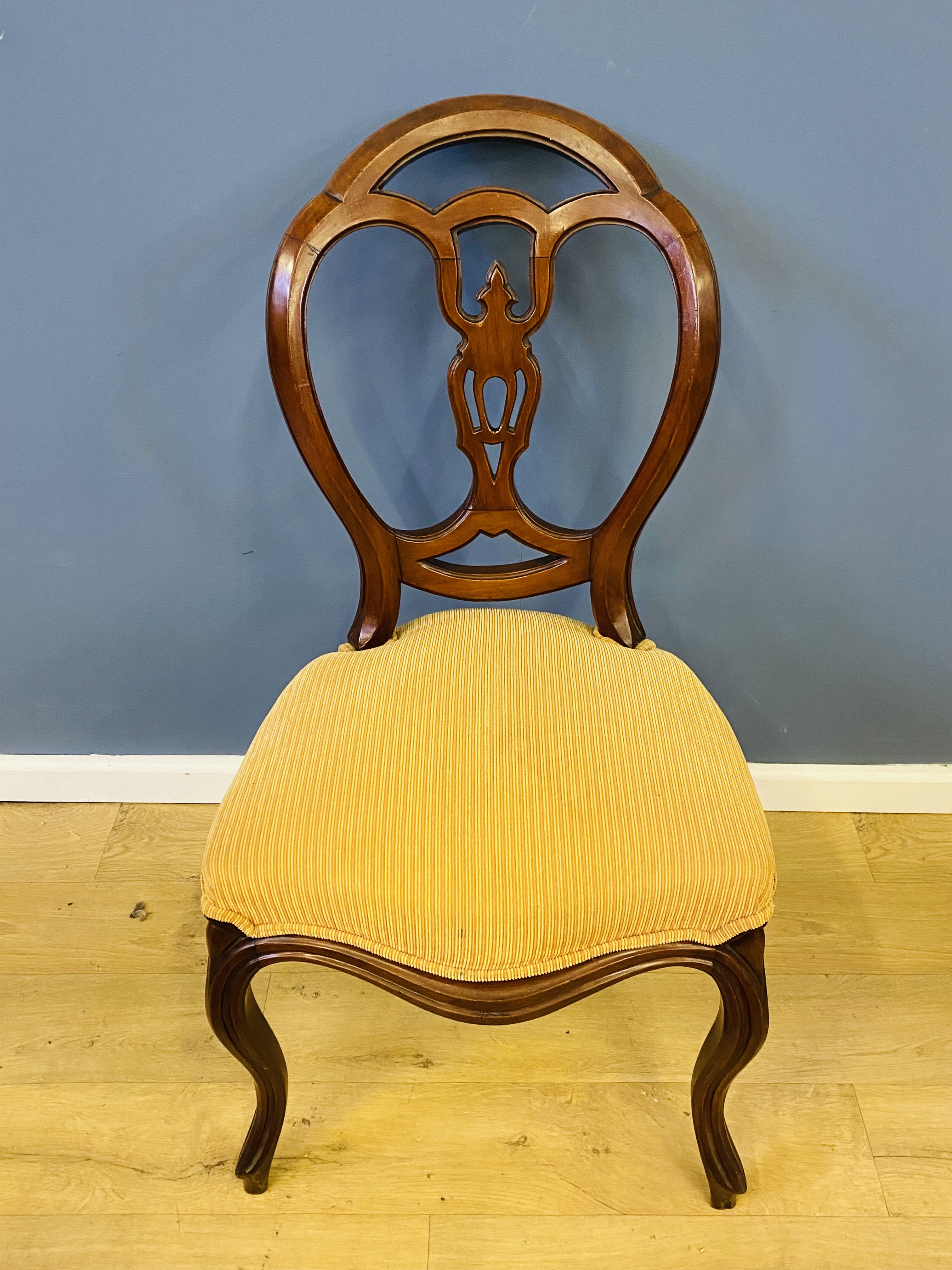 Four walnut balloon back chairs - Image 5 of 6