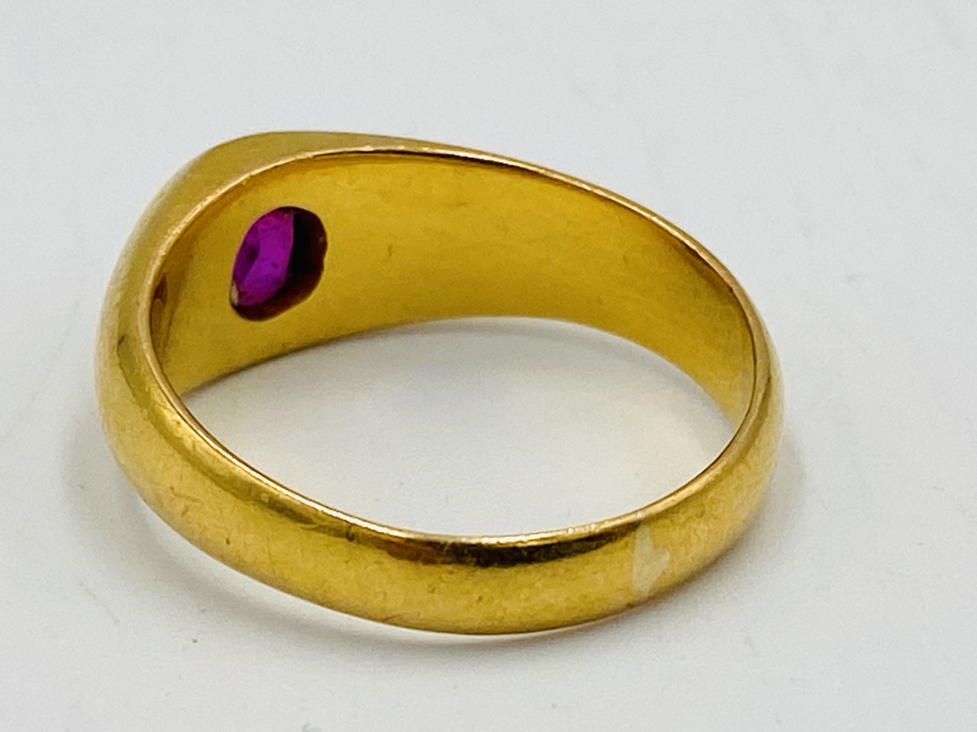 22ct gold ring set with a ruby - Image 4 of 4