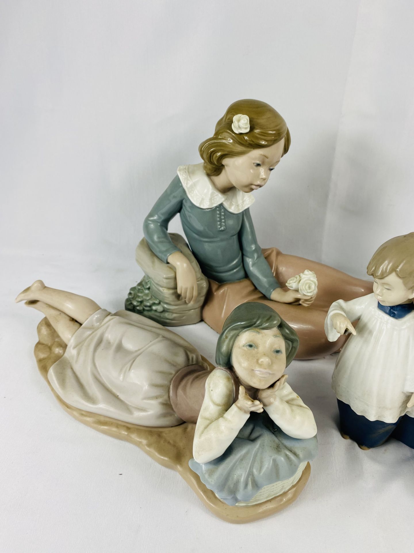 Three Nao figurines, a Lladro figurine and one other - Image 3 of 3