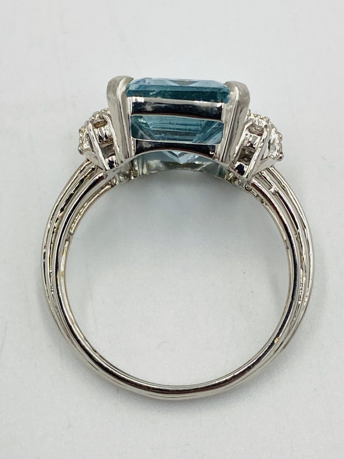 18ct white gold, aquamarine and diamond ring - Bild 2 aus 5