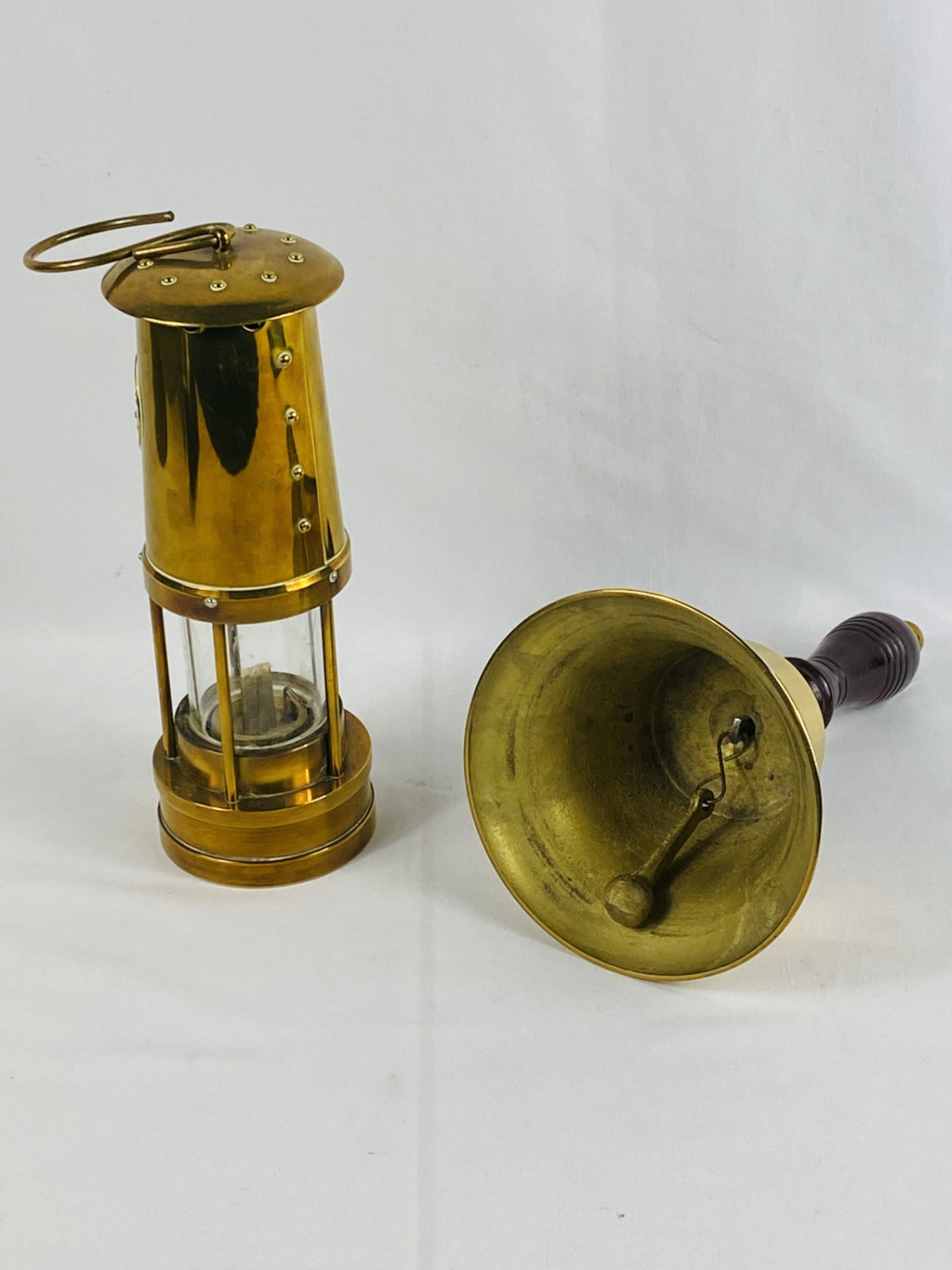 Brass miners lamp together with a brass hand bell - Bild 3 aus 4