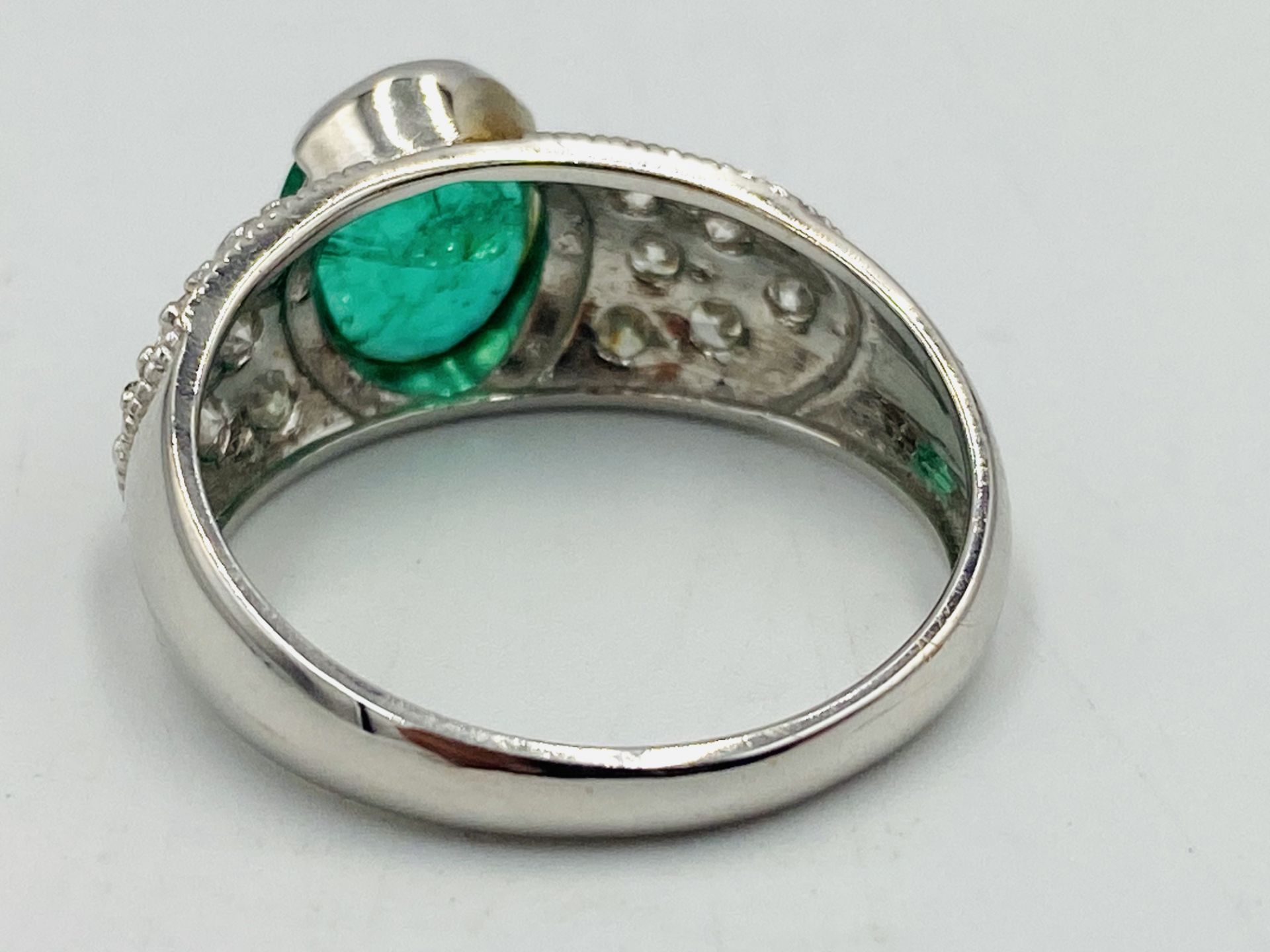 18ct white gold, diamond and emerald ring - Image 4 of 4