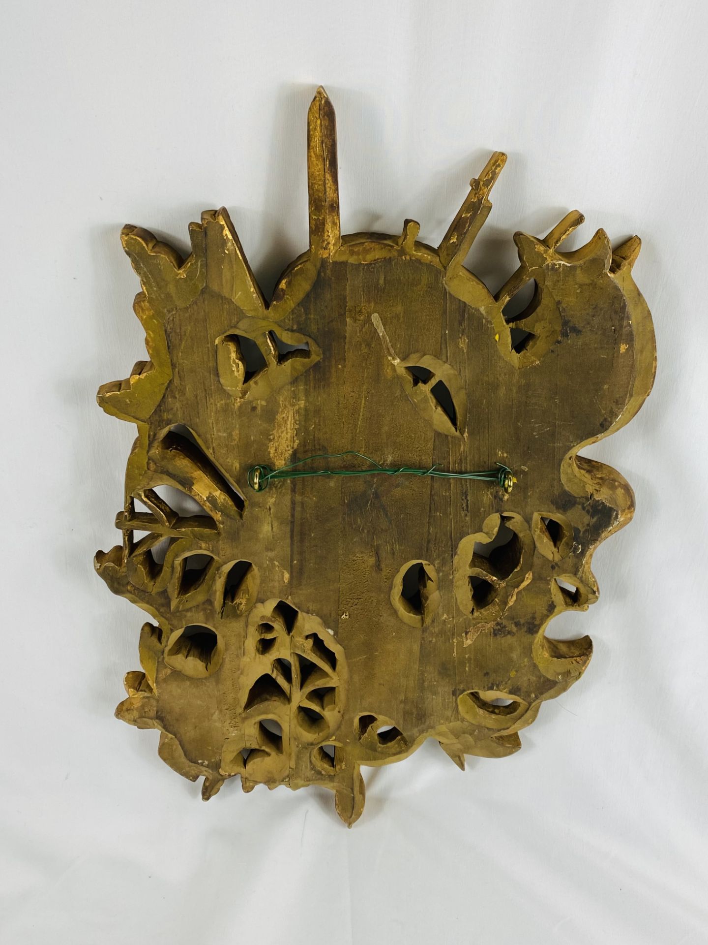 Gilt wood wall hanging - Image 2 of 2