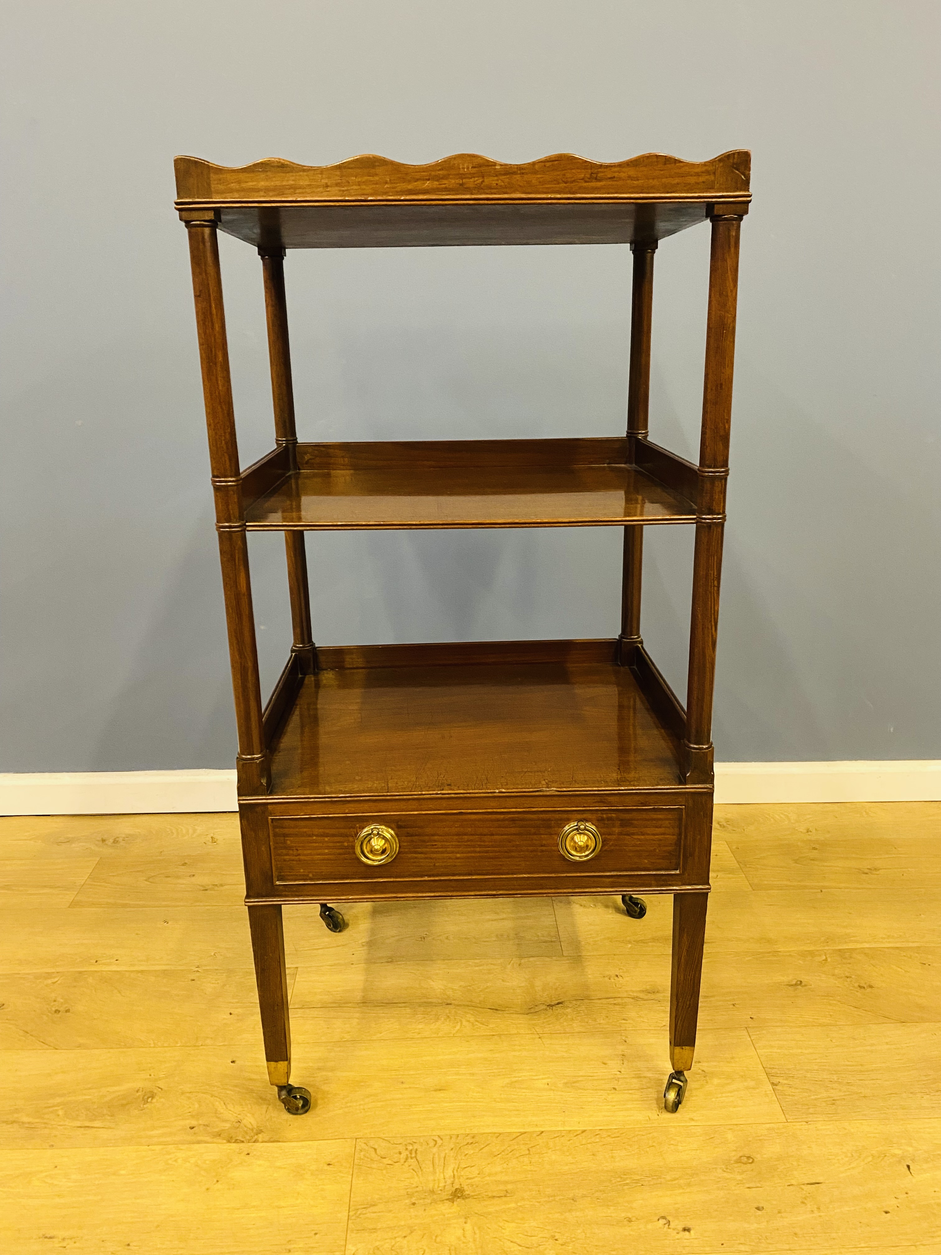 Georgian mahogany three tier etagere