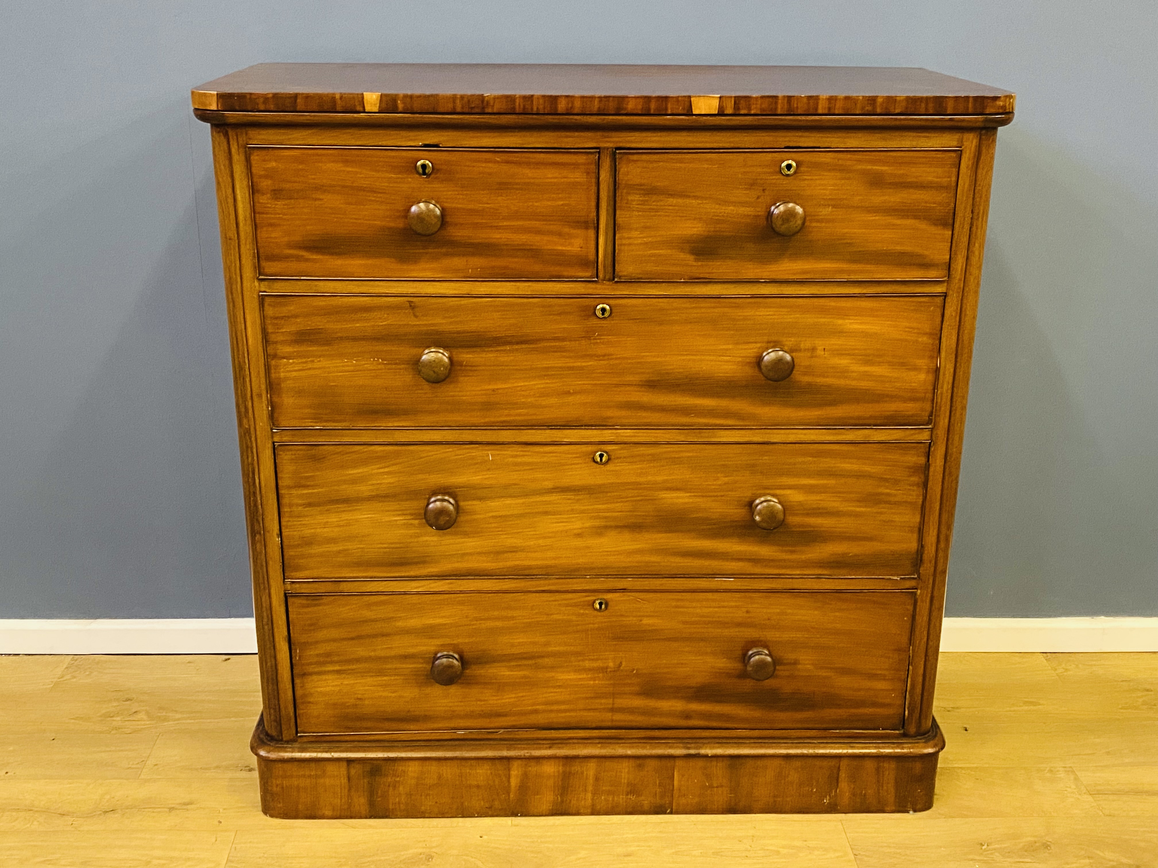 Victorian mahogany chest of drawers