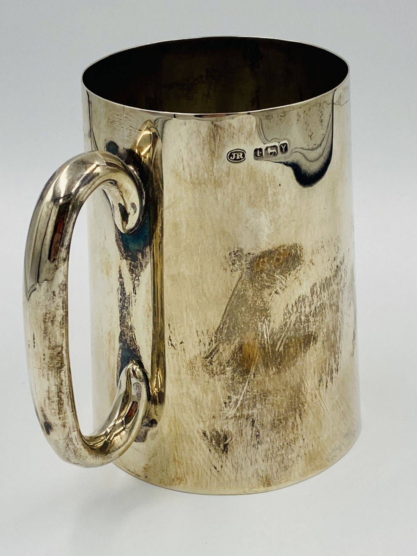 Hallmarked silver tankard - Image 2 of 7