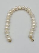 Pearl bracelet with 9ct gold clasp.