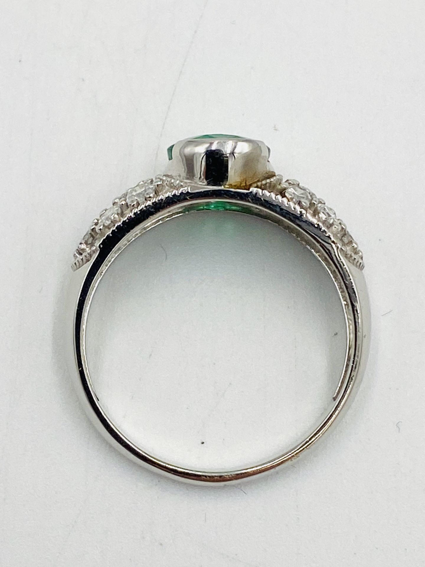 18ct white gold, diamond and emerald ring - Image 2 of 4