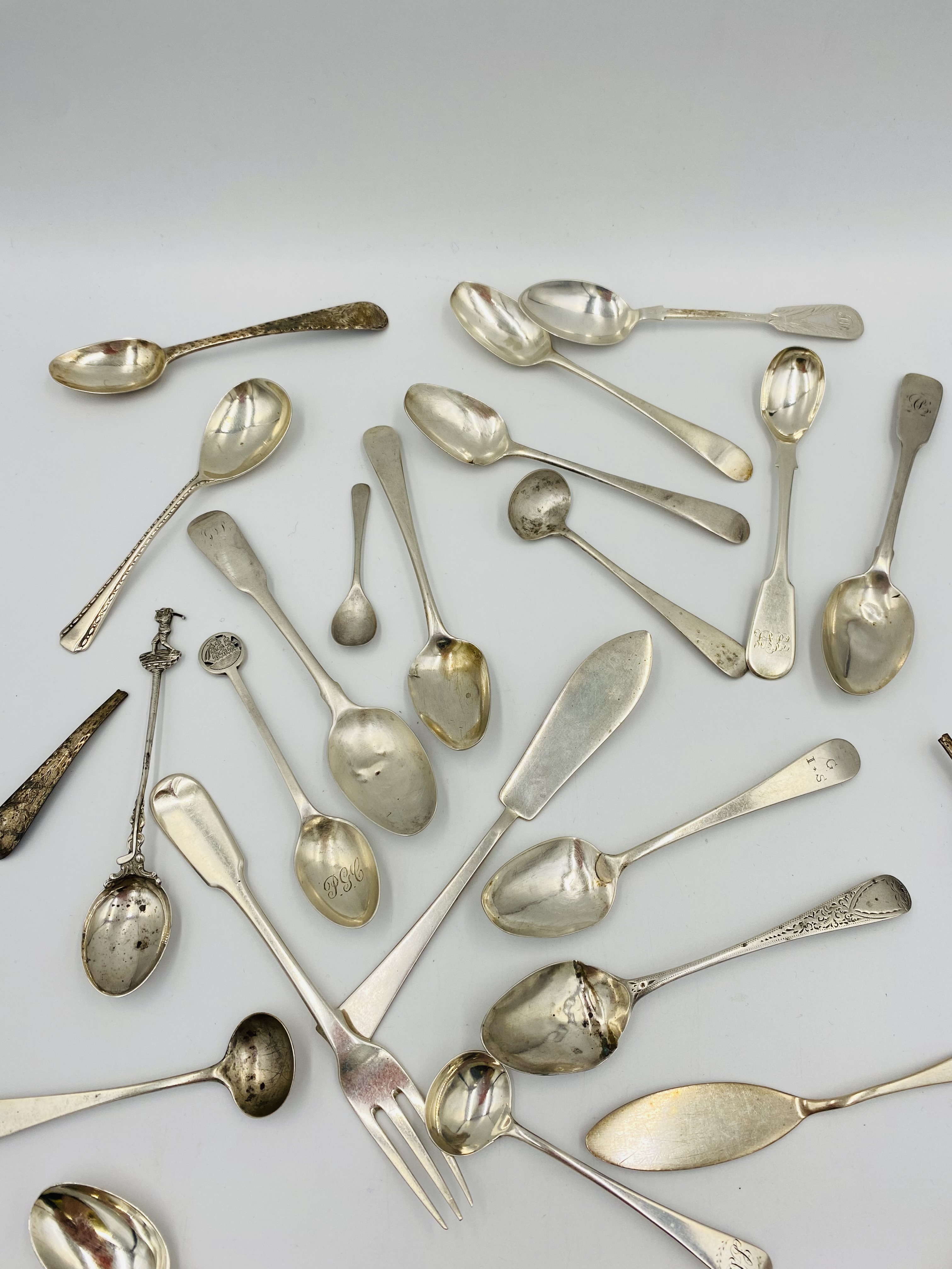 Quantity of silver tea spoons and a silver pocket knife - Image 4 of 5