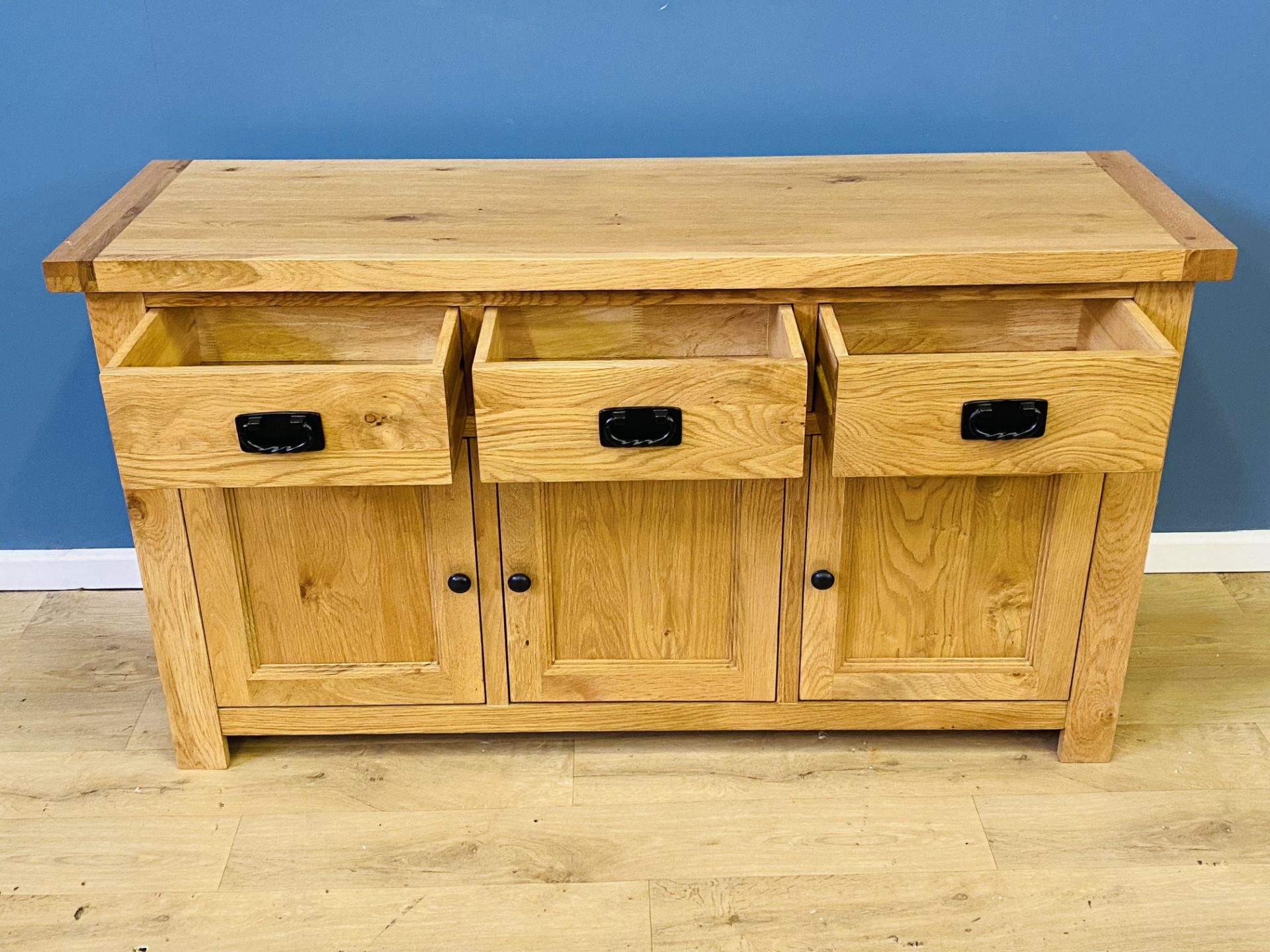Contemporary oak dresser base - Image 5 of 5
