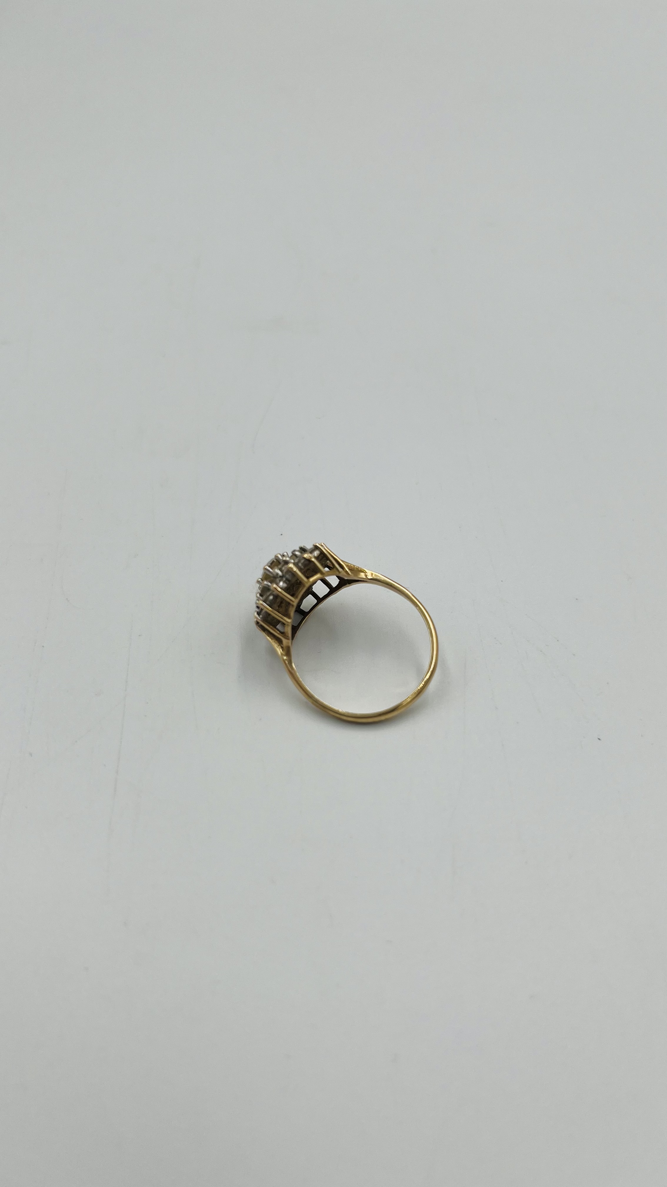 9ct gold white stone cocktail ring - Image 4 of 5