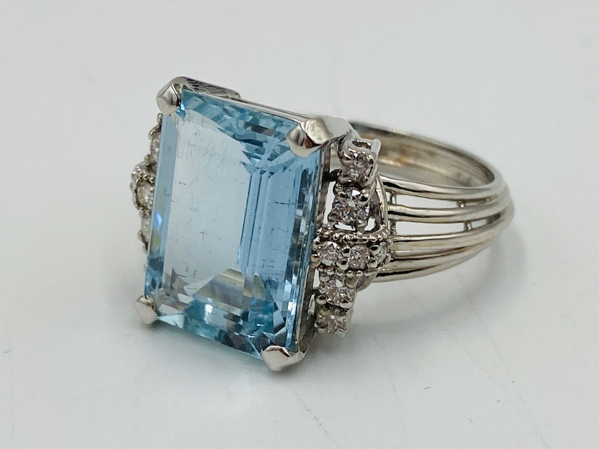 18ct white gold, aquamarine and diamond ring - Bild 4 aus 5