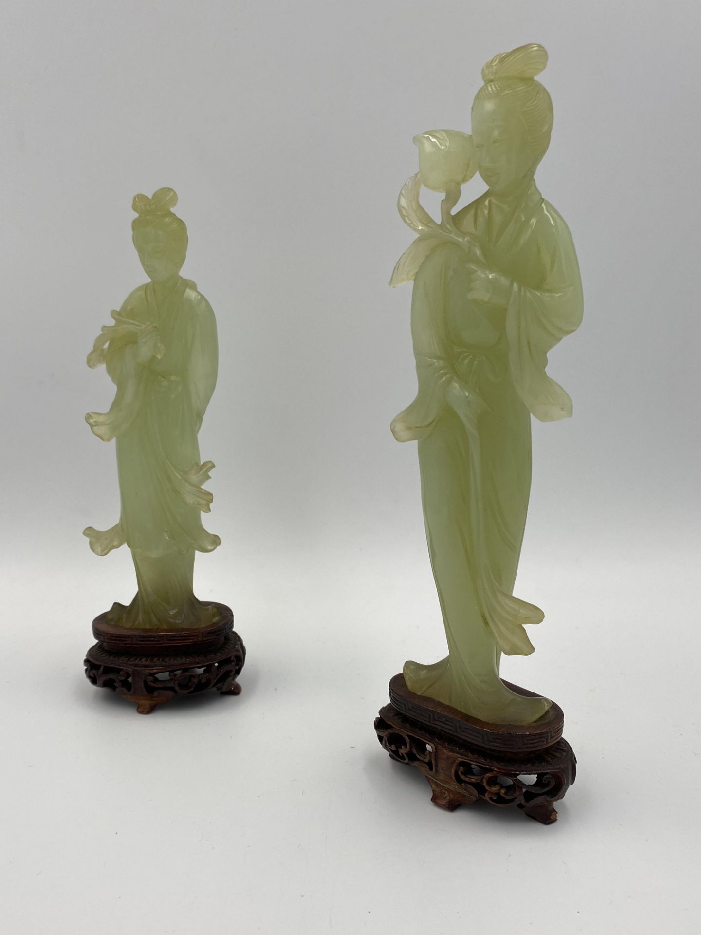 Pair of early 20th century chinese carved jade figures of Guanyin - Image 4 of 13