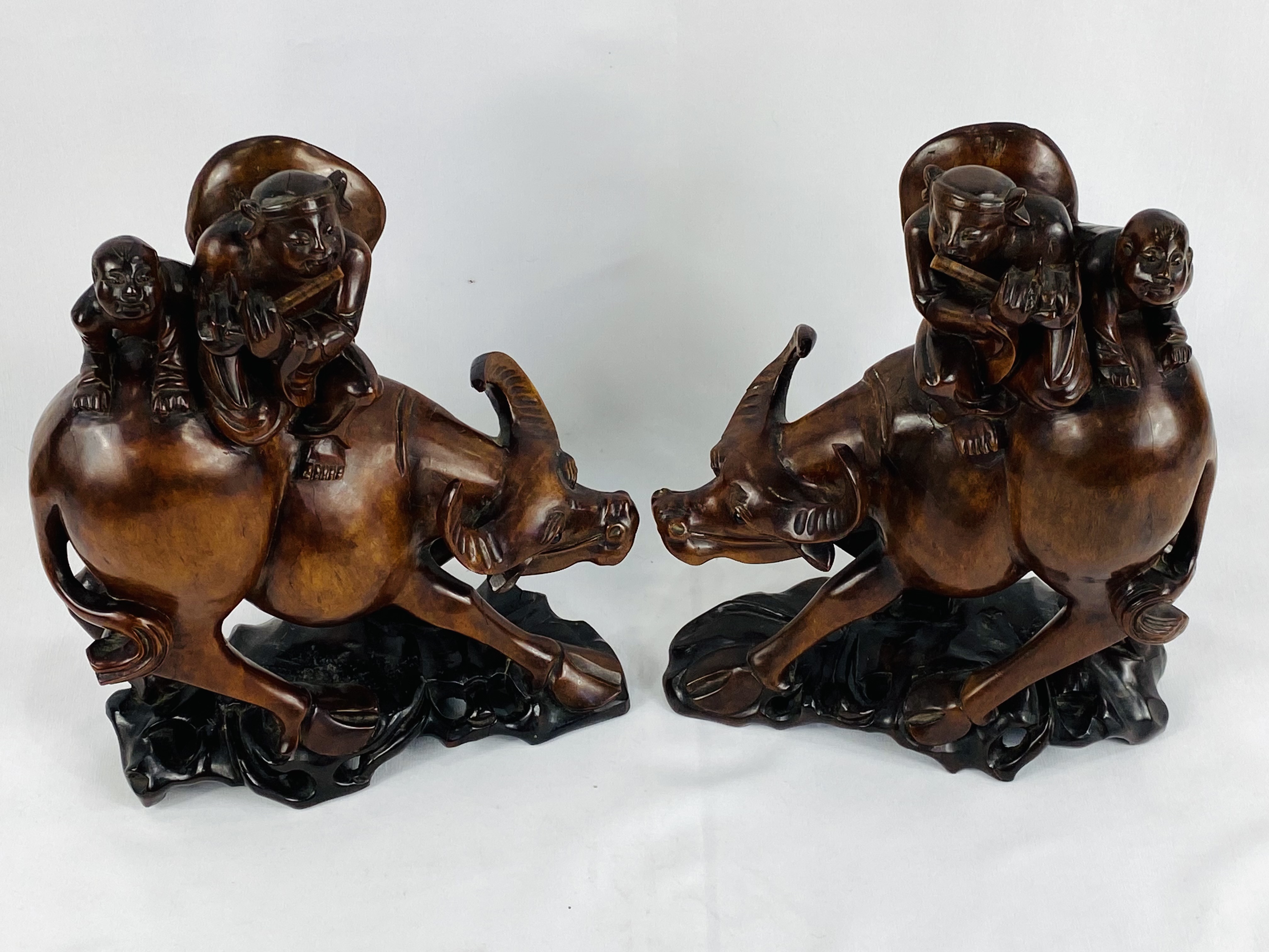 Pair of carved wood figures - Image 2 of 4