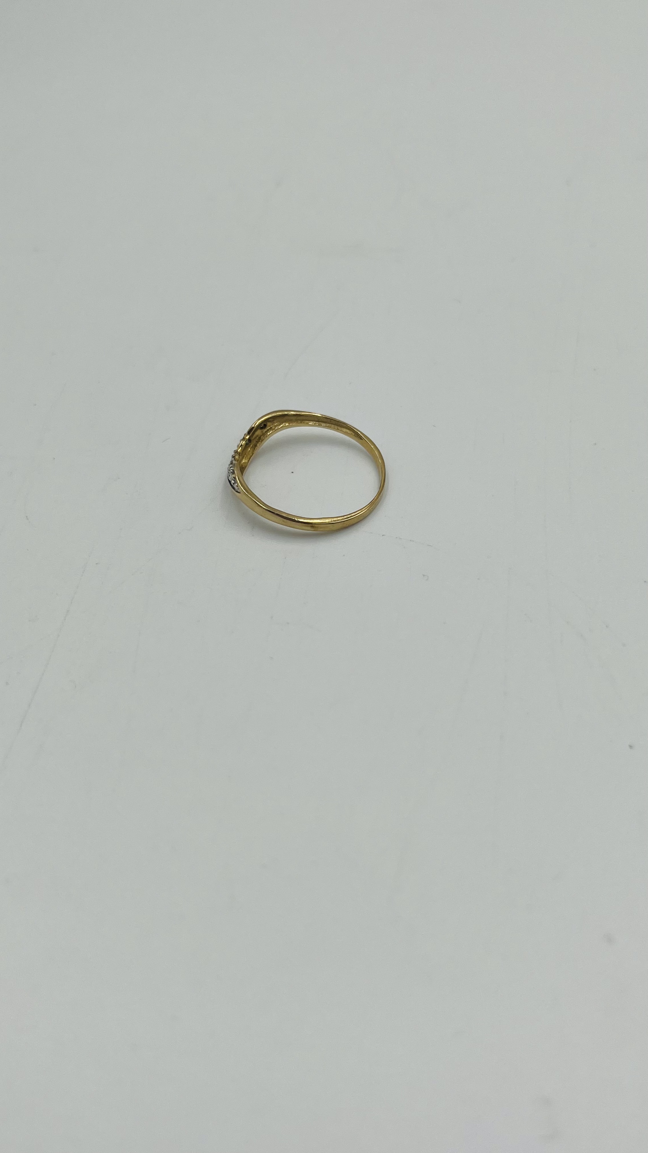 9ct gold ring together with a similar yellow metal ring - Image 4 of 8