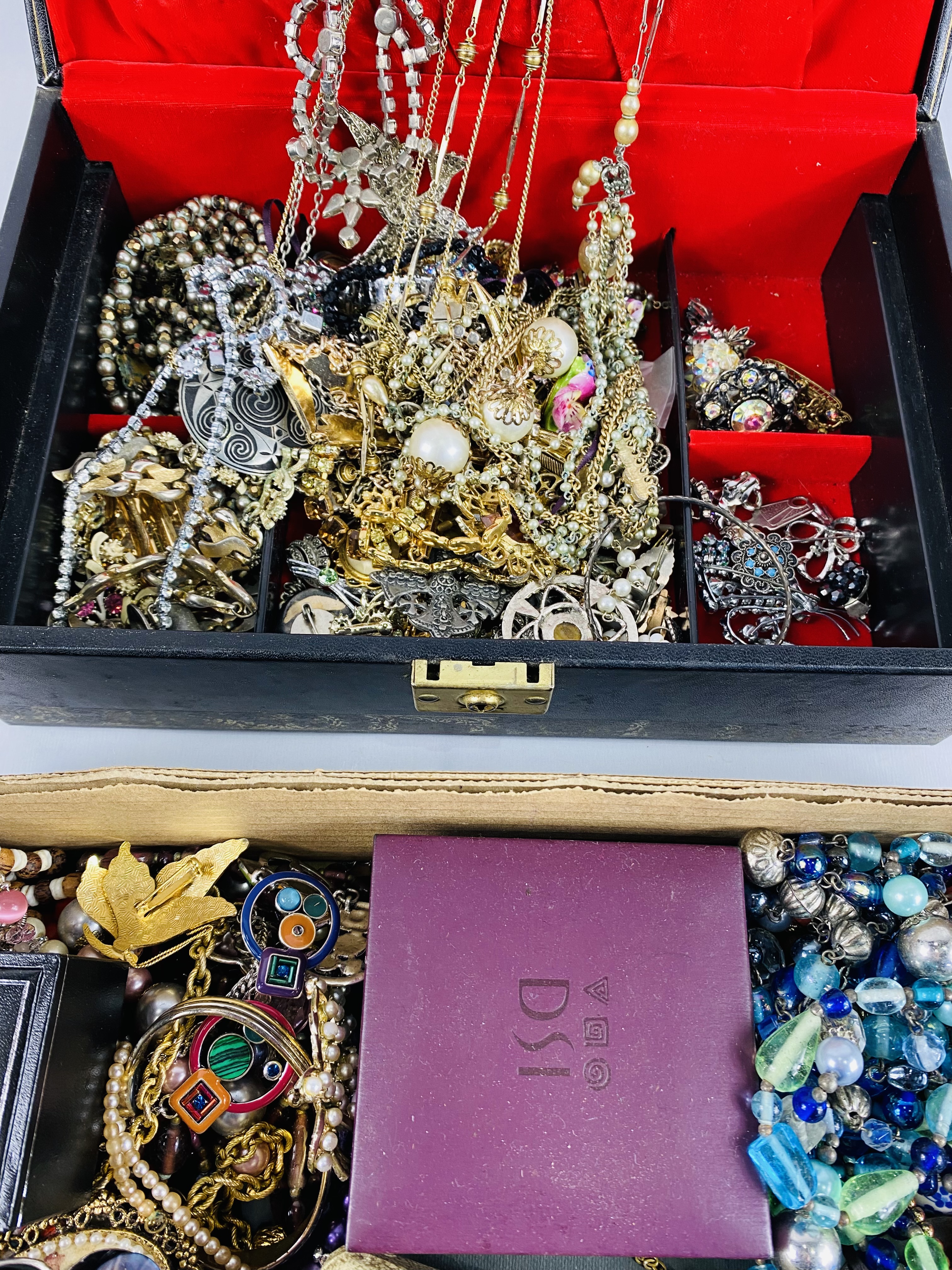 Quantity of costume jewellery - Image 2 of 3