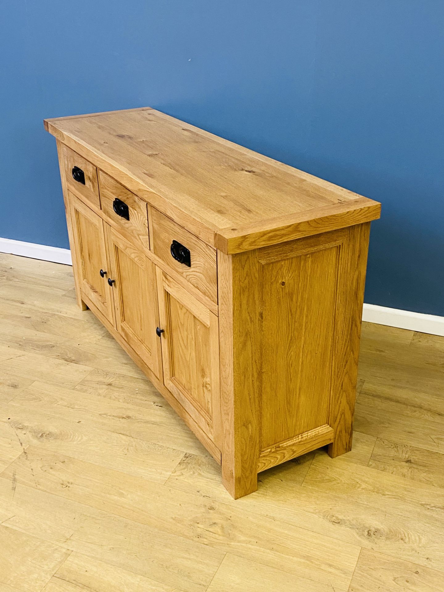 Contemporary oak dresser base - Image 3 of 5