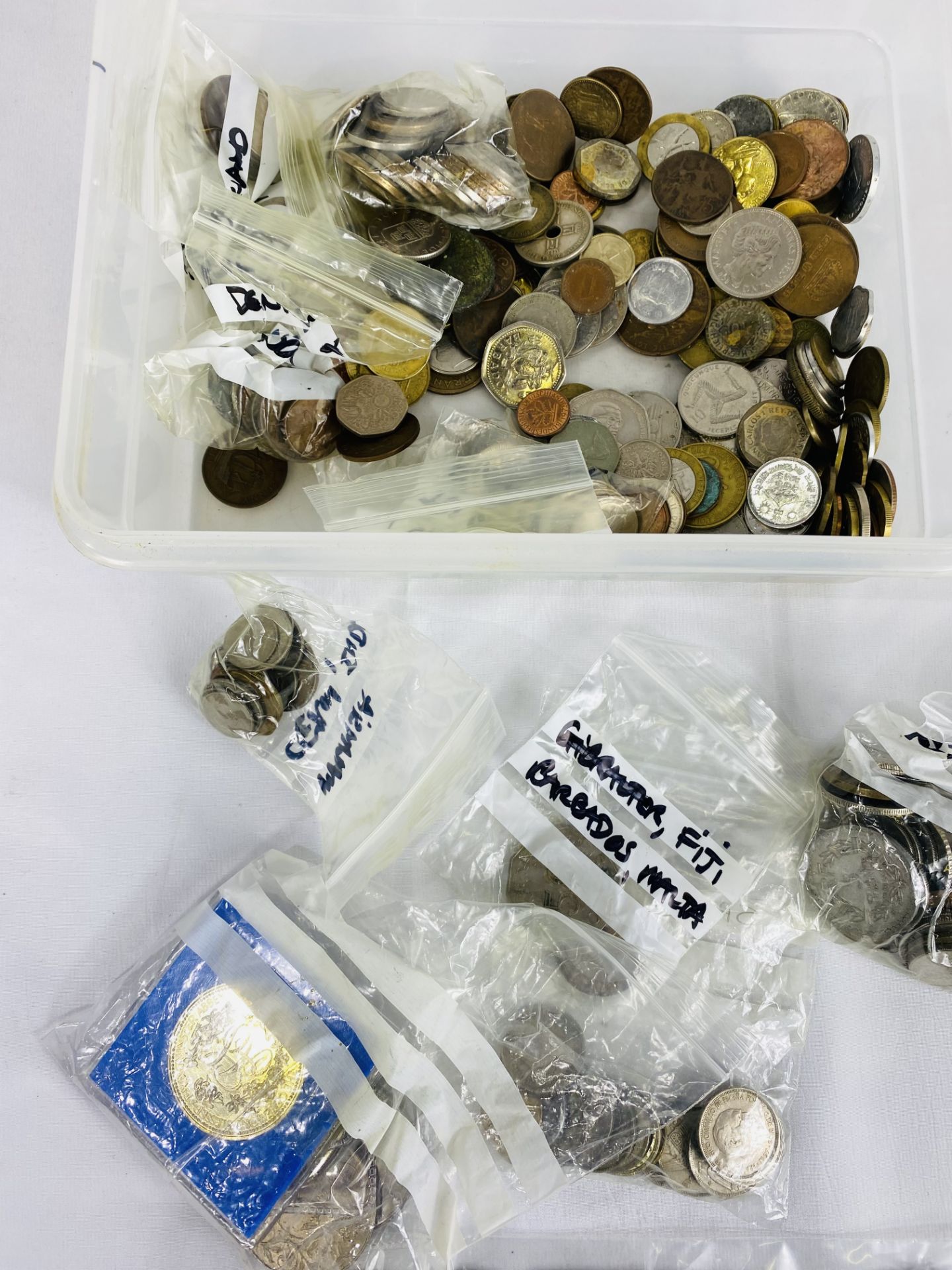 Quantity of World coins and banknotes. - Image 4 of 4