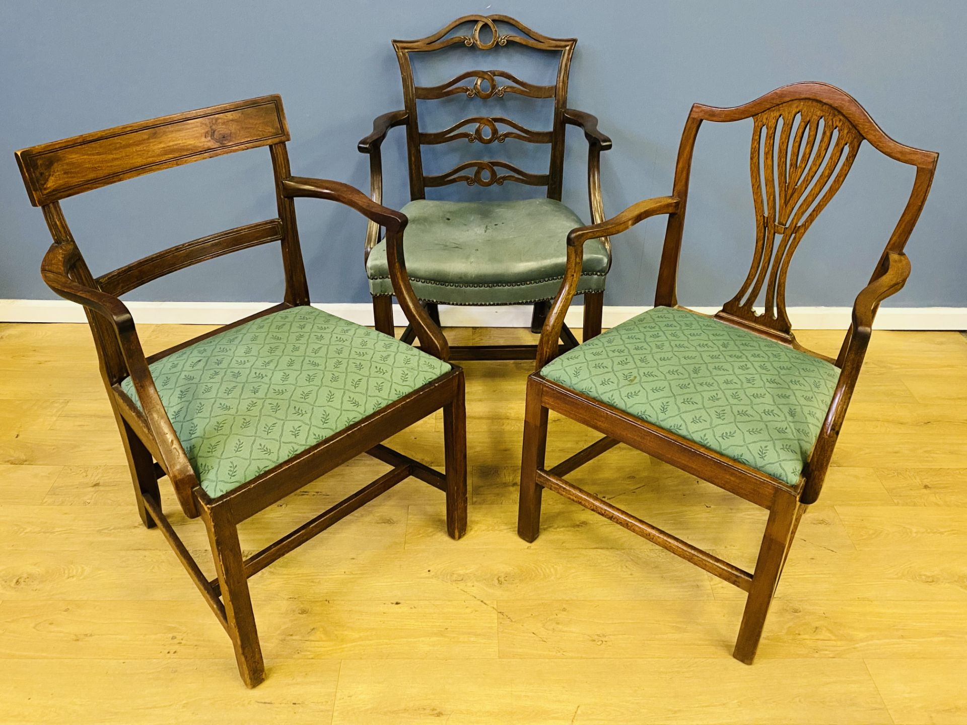 Five chairs, to include three elbow chairs - Bild 4 aus 6