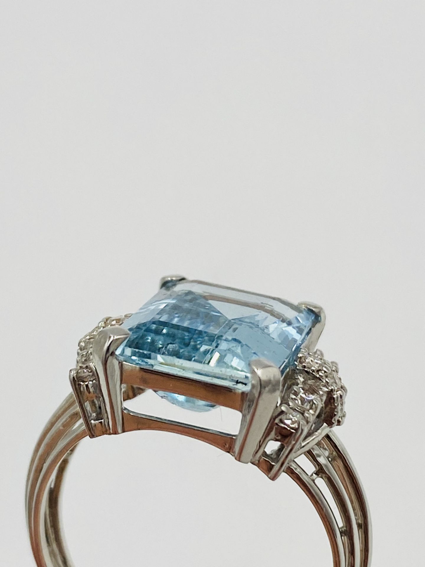 18ct white gold, aquamarine and diamond ring - Bild 3 aus 5