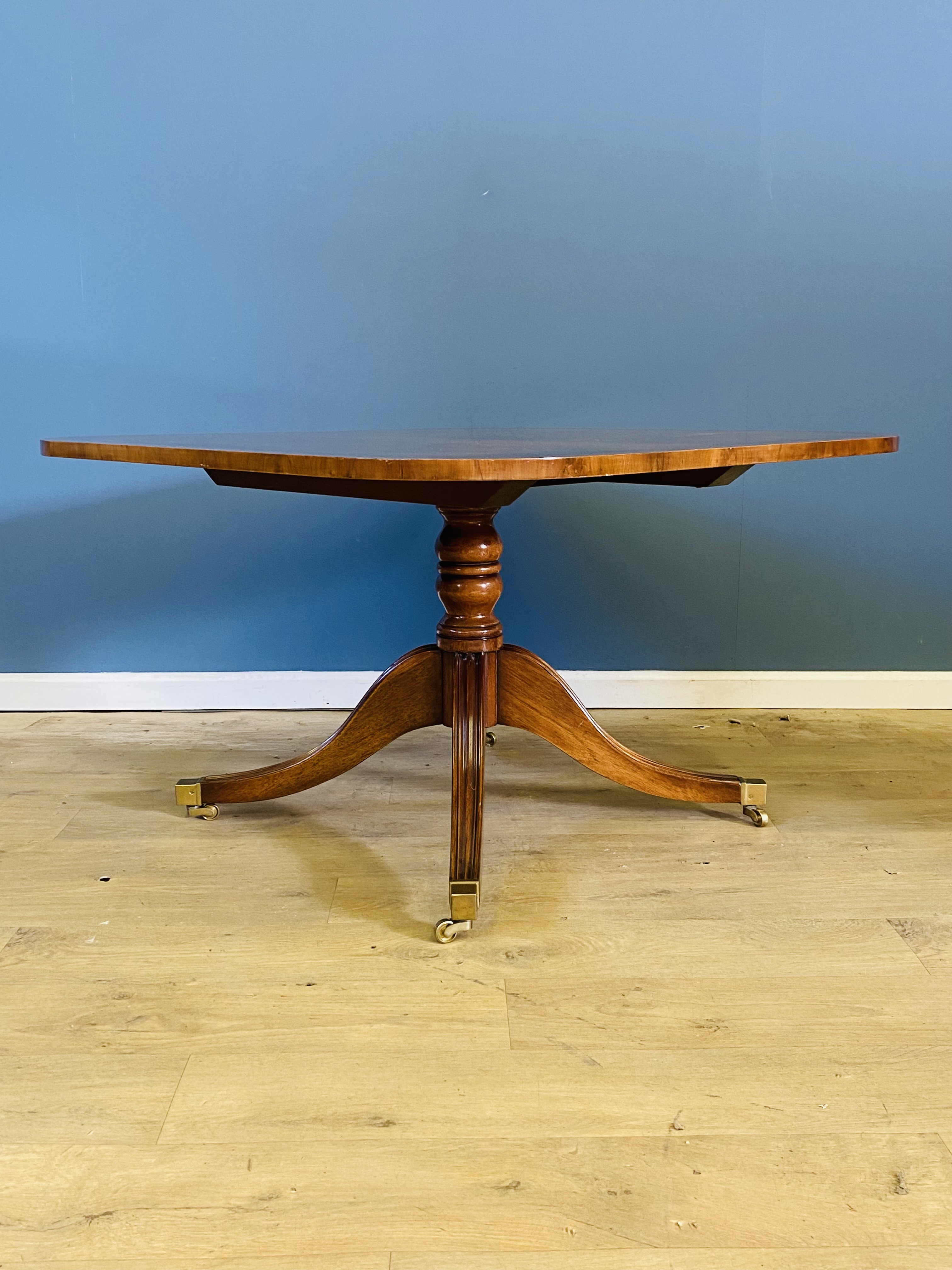Flame mahogany coffee table - Image 2 of 4