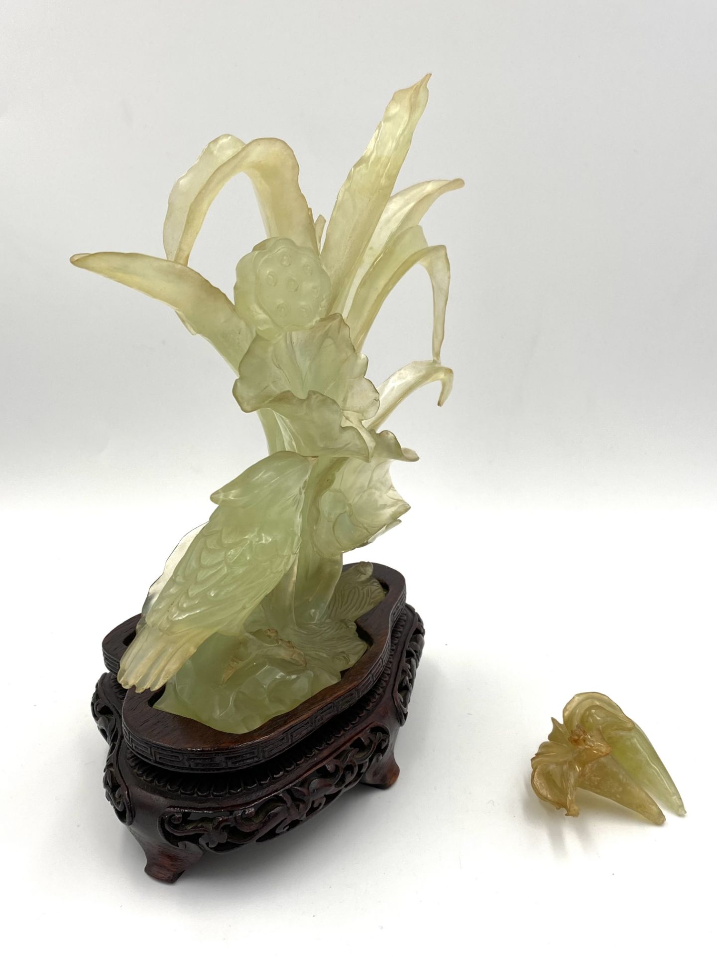 Early 20th century chinese carved jade figure of a bird - Image 2 of 9