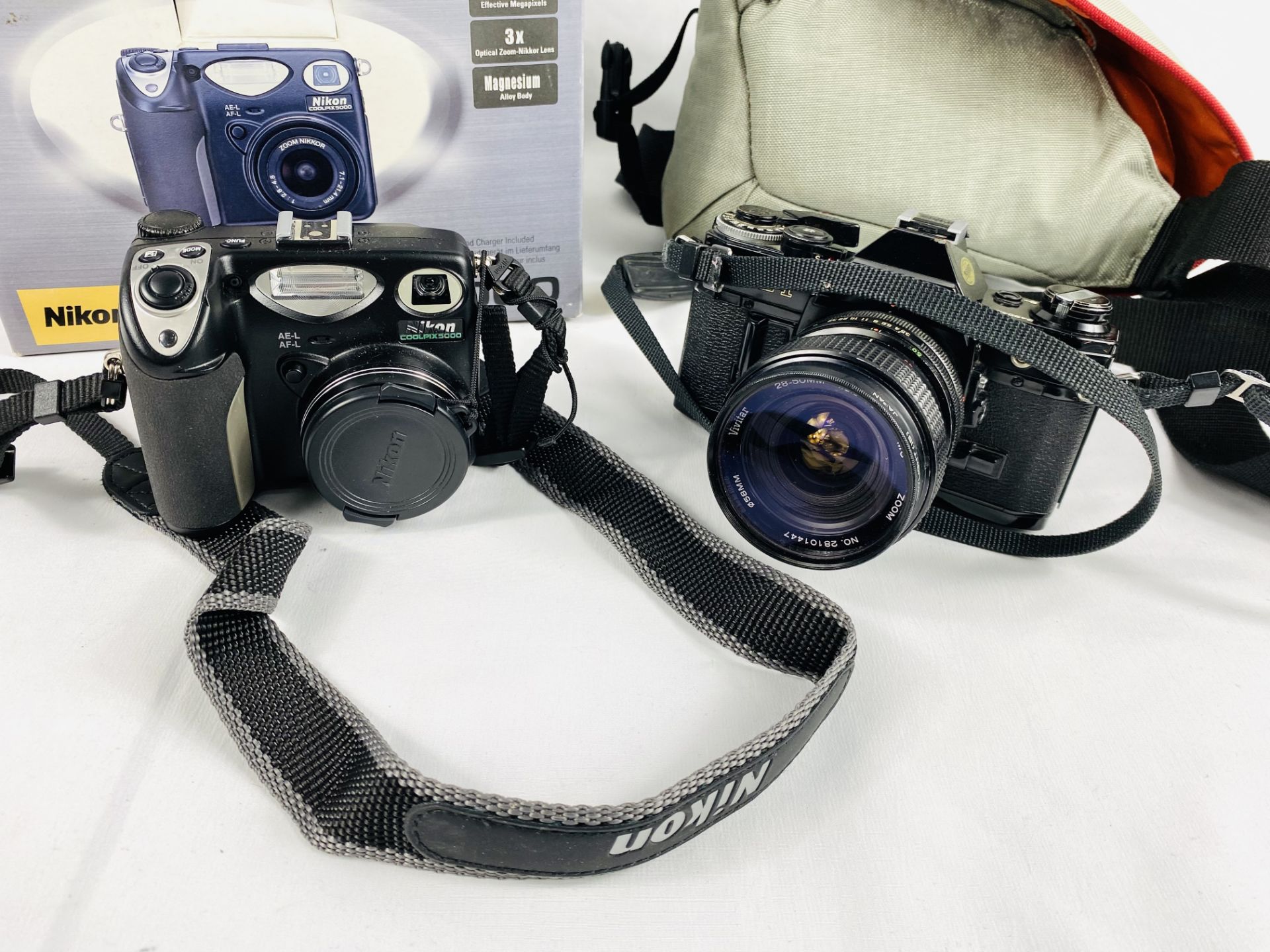 Canon AE-1 camera together with a Nikon Coolpix 5000 - Bild 2 aus 3