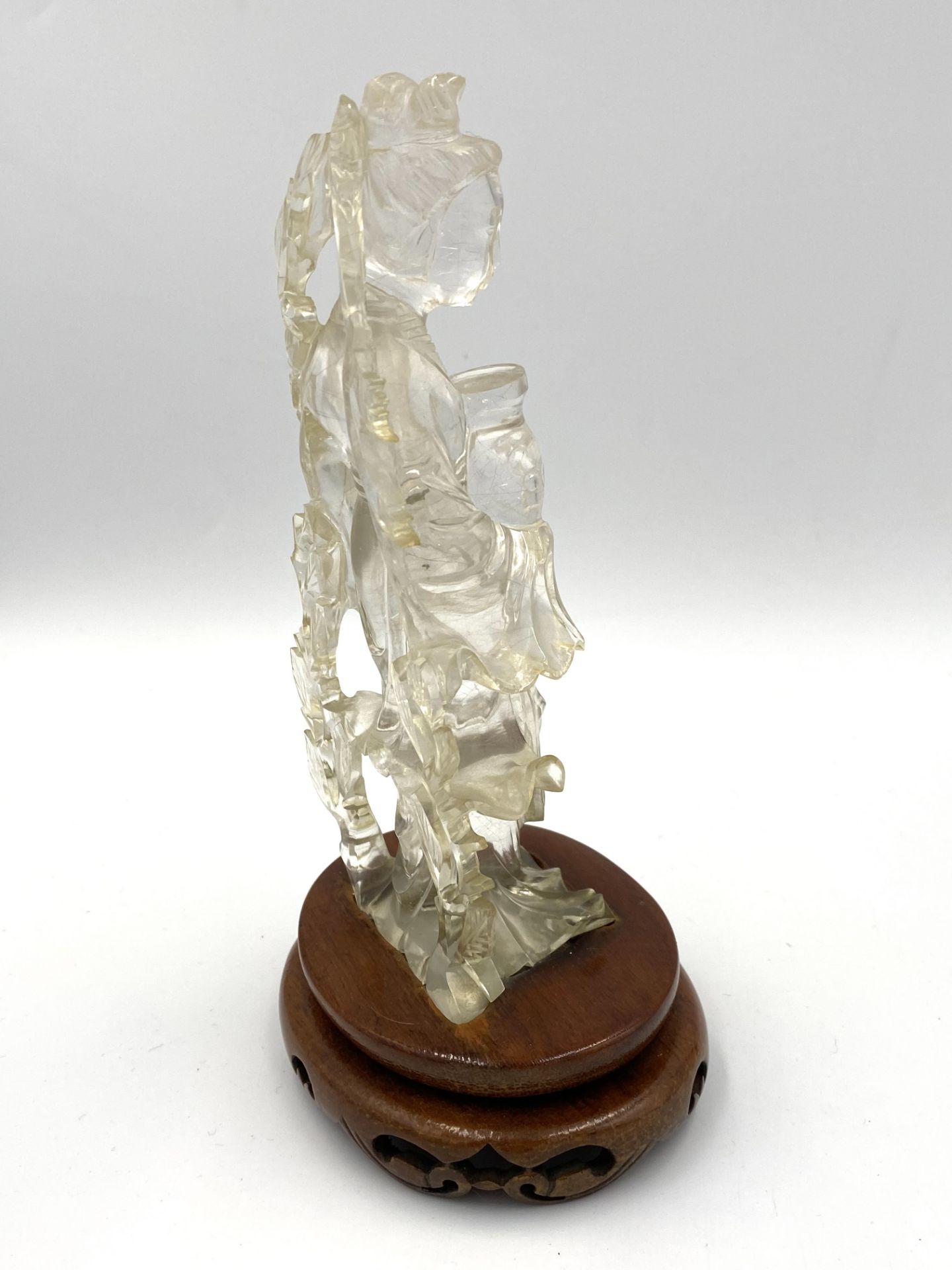 Early 20th century Chinese carved rock crystal figure of Guanyin - Image 4 of 10