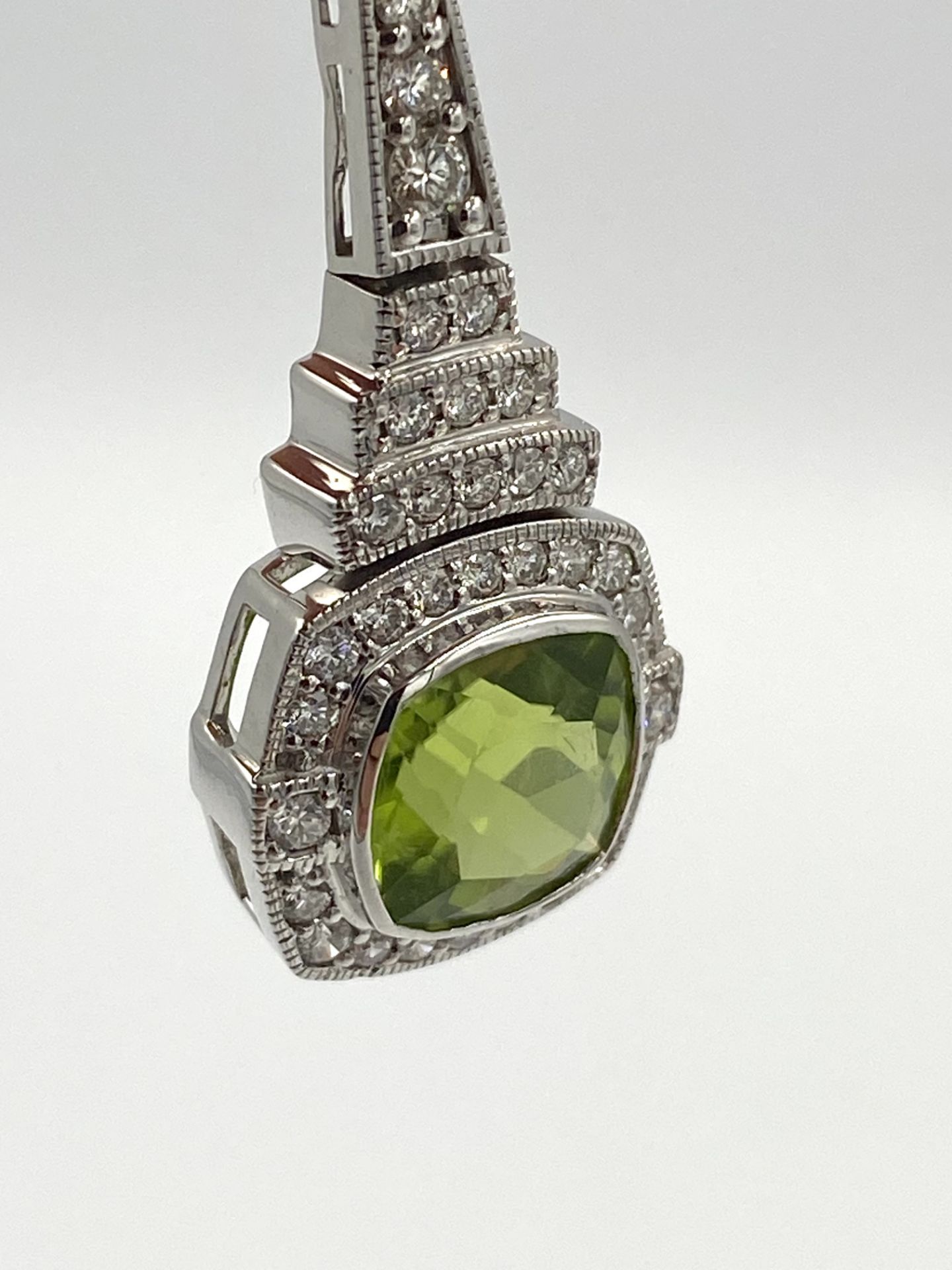 18ct diamond and green stone drop earrings - Bild 3 aus 4