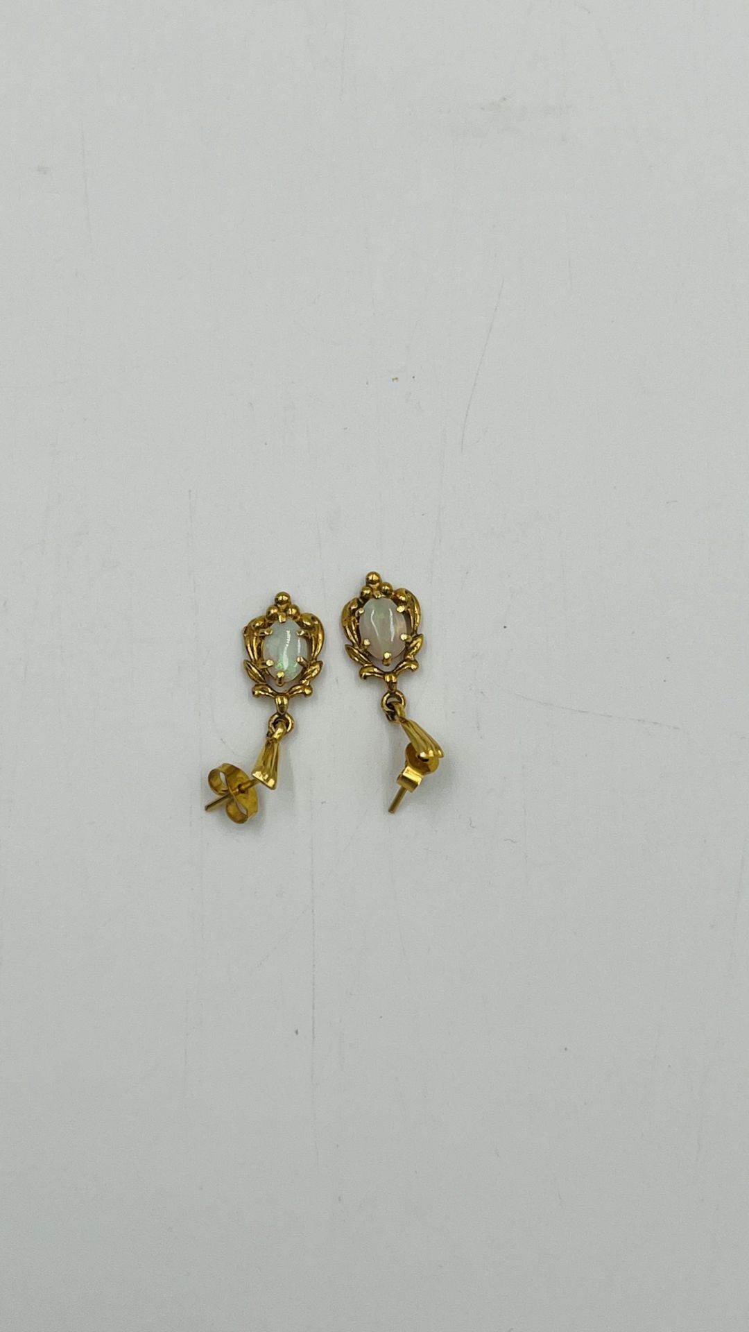 Pair of 9ct earrings together with a 9ct gold chain - Image 3 of 4