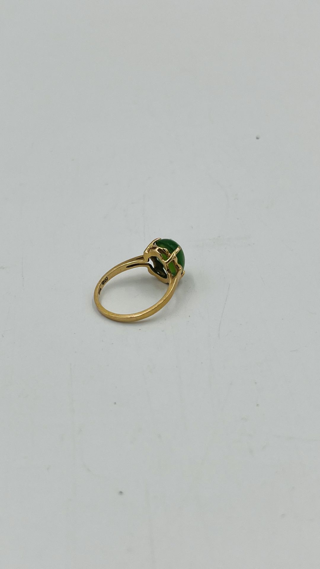 10ct gold ring set with a jade cabochon - Bild 4 aus 5