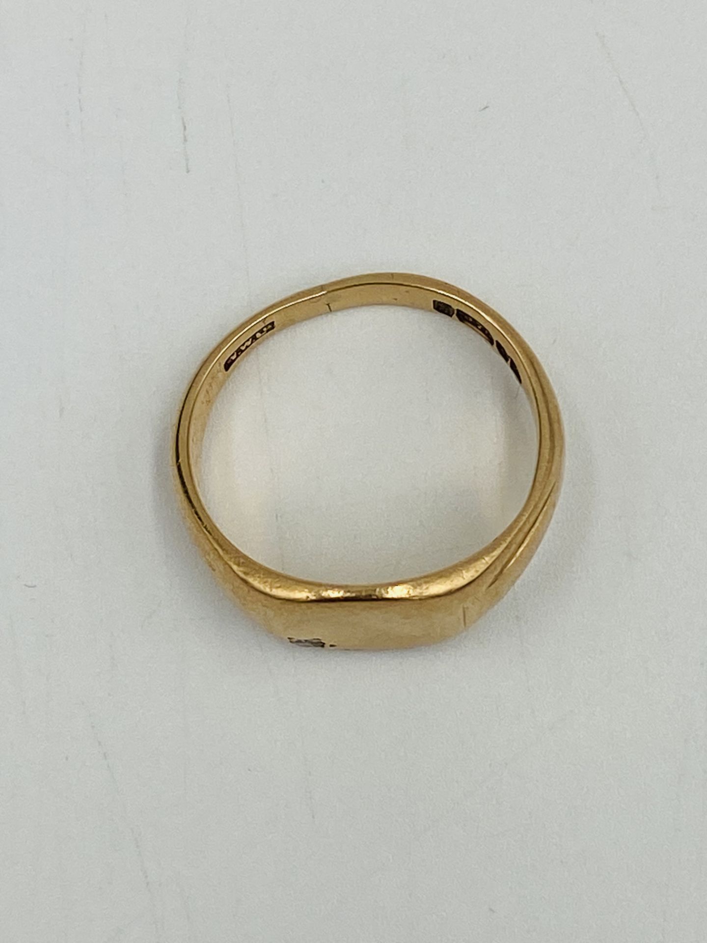 9ct gold signet ring - Image 4 of 5