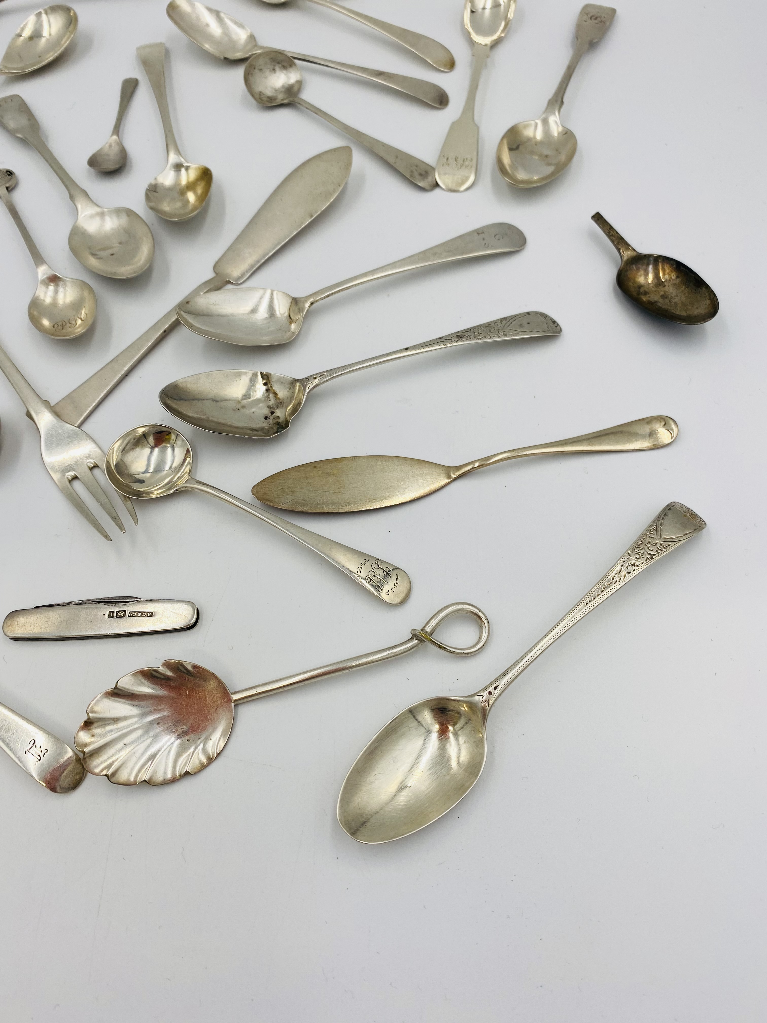 Quantity of silver tea spoons and a silver pocket knife - Image 2 of 5