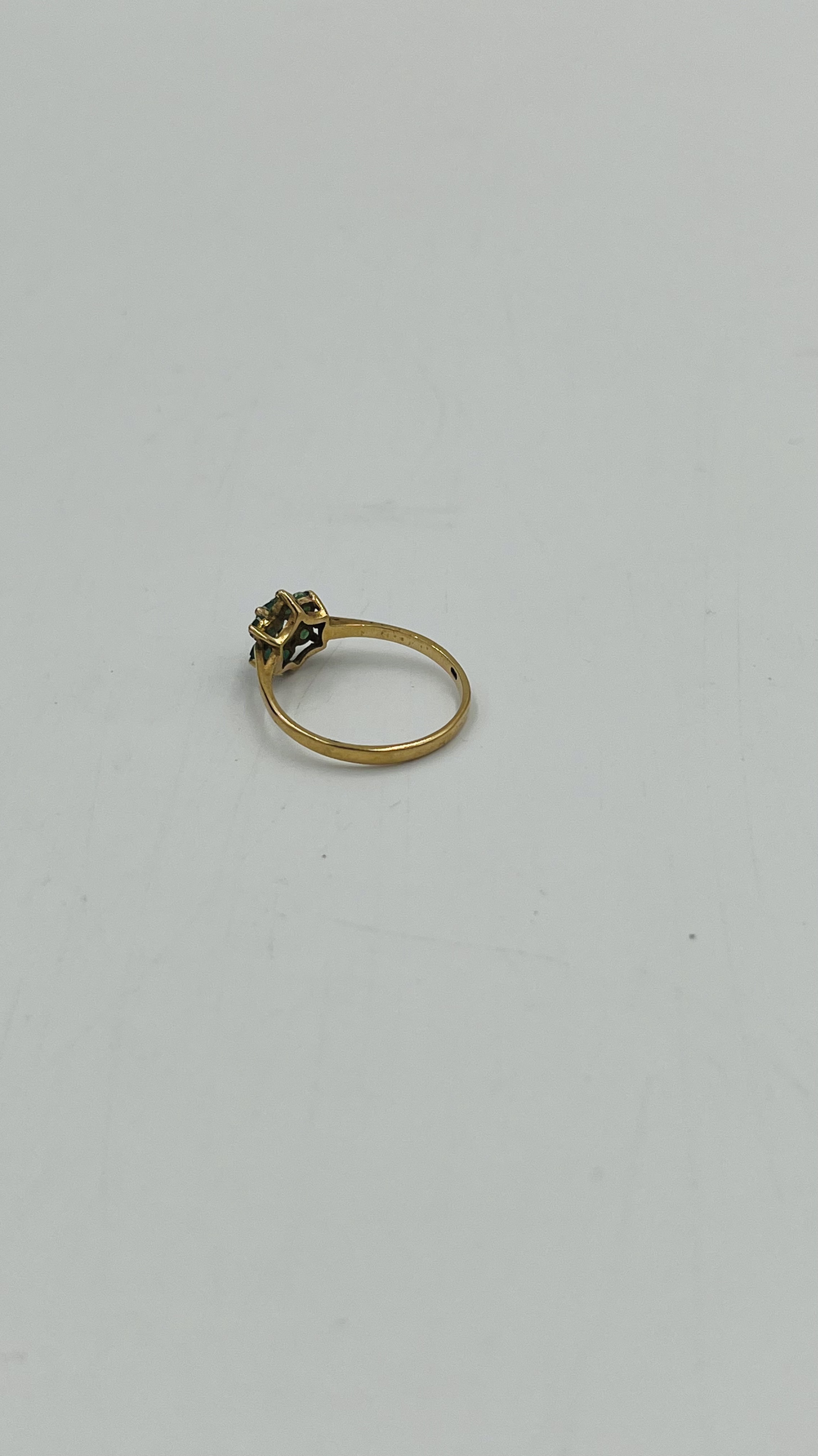 9ct gold ring set with jade - Image 3 of 6