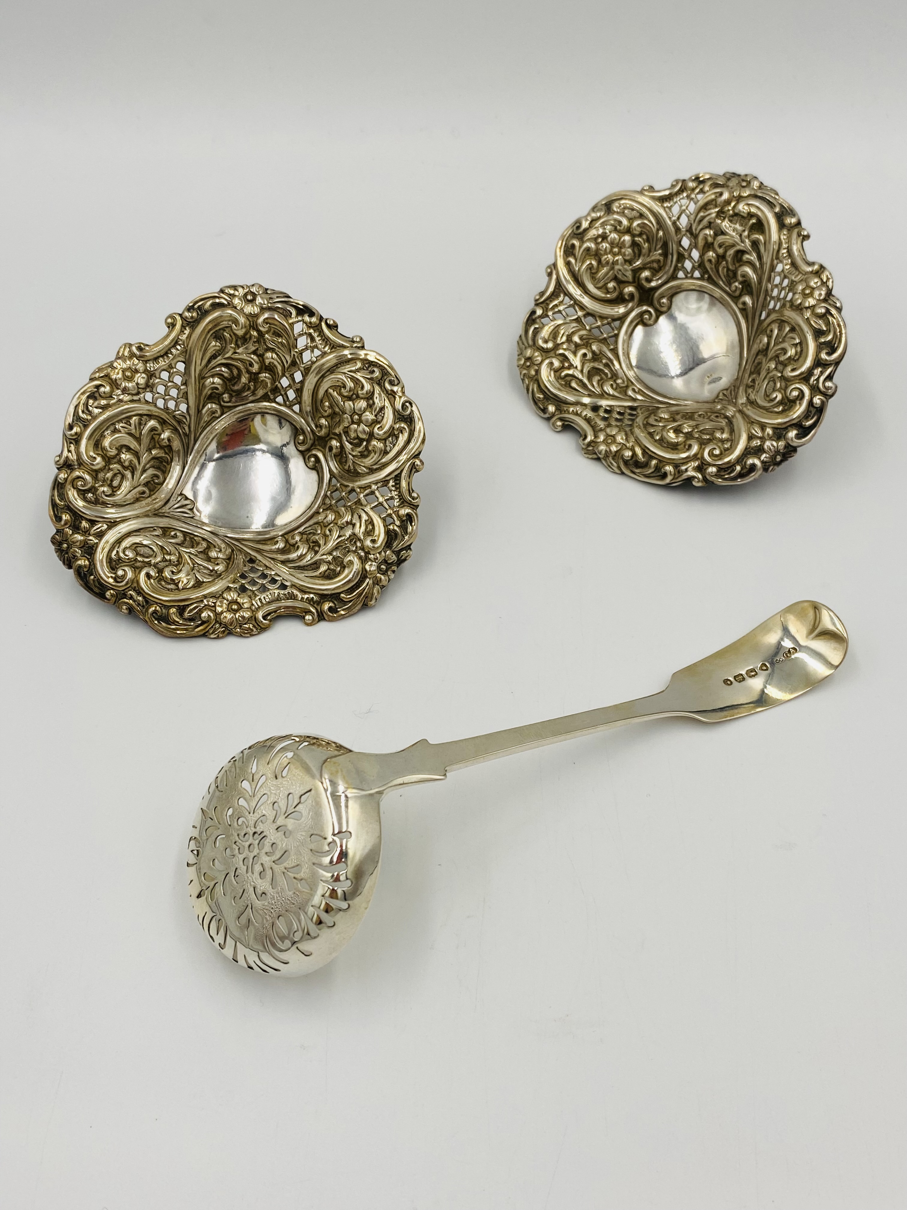 Two silver bon bon dishes and a silver sifter ladle - Image 4 of 5