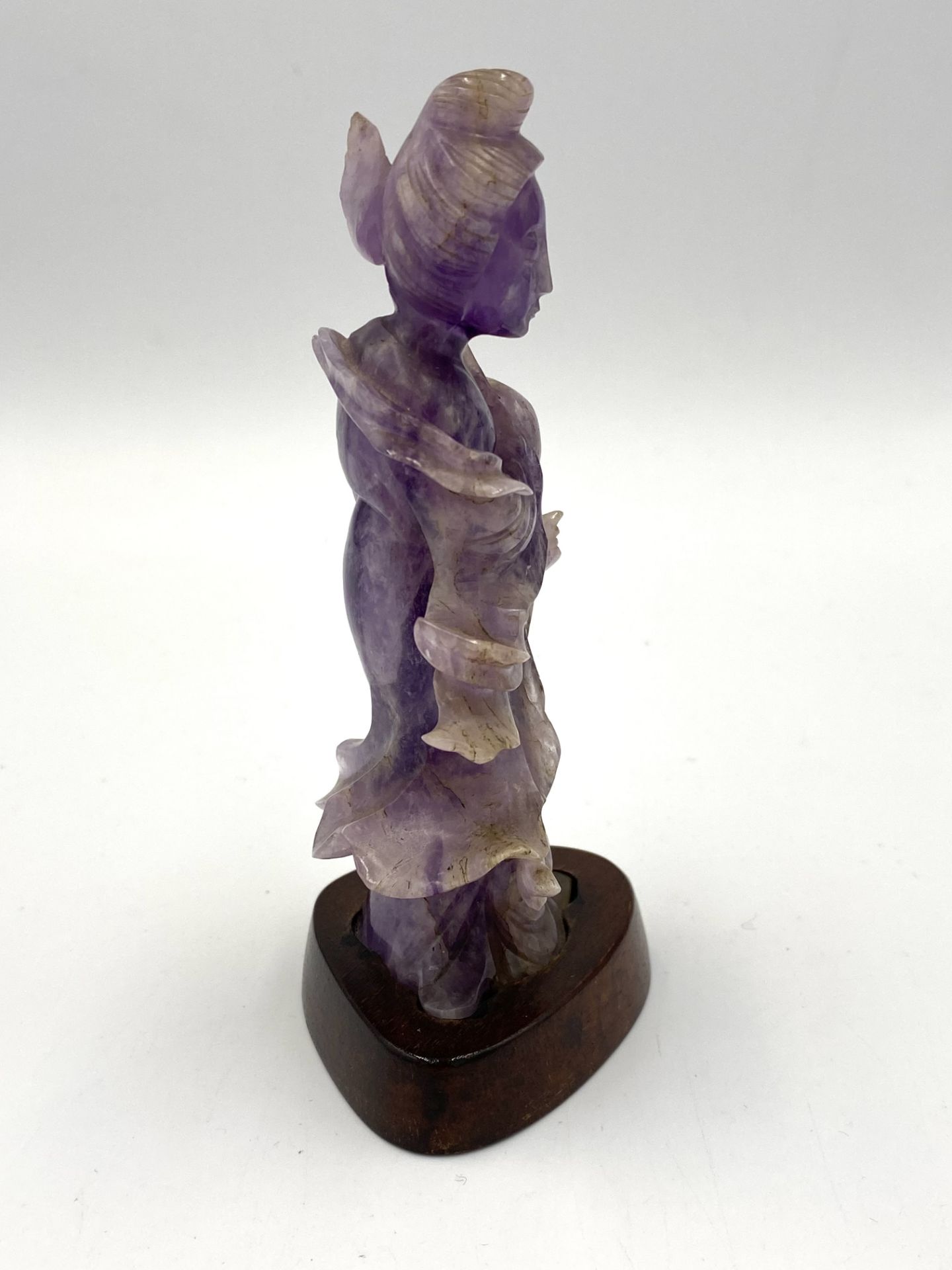 Early 20th century chinese carved amethyst figure of Guanyin - Image 5 of 6