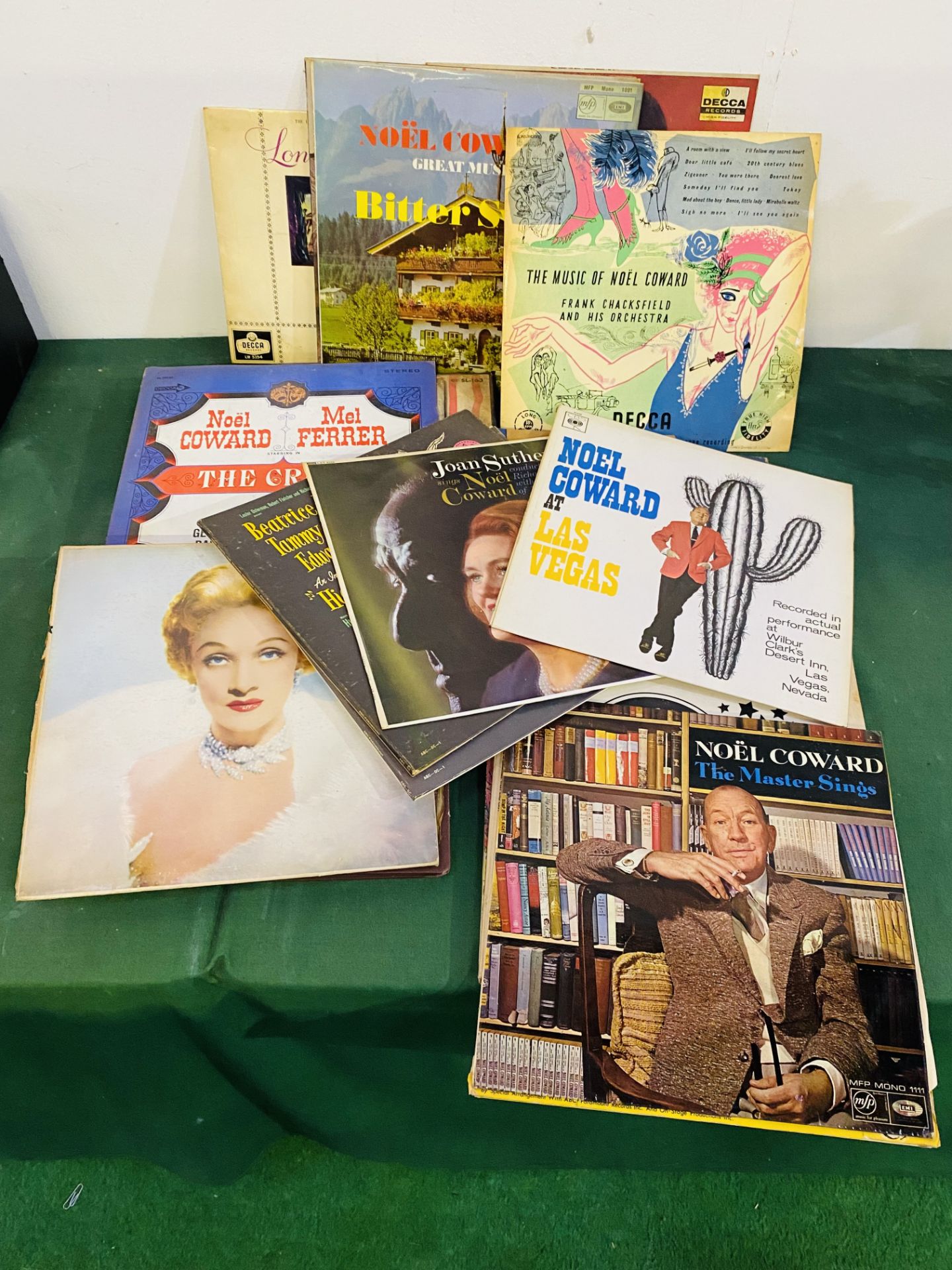 Quantity of records and 78's relating to Noel Coward - Image 2 of 3