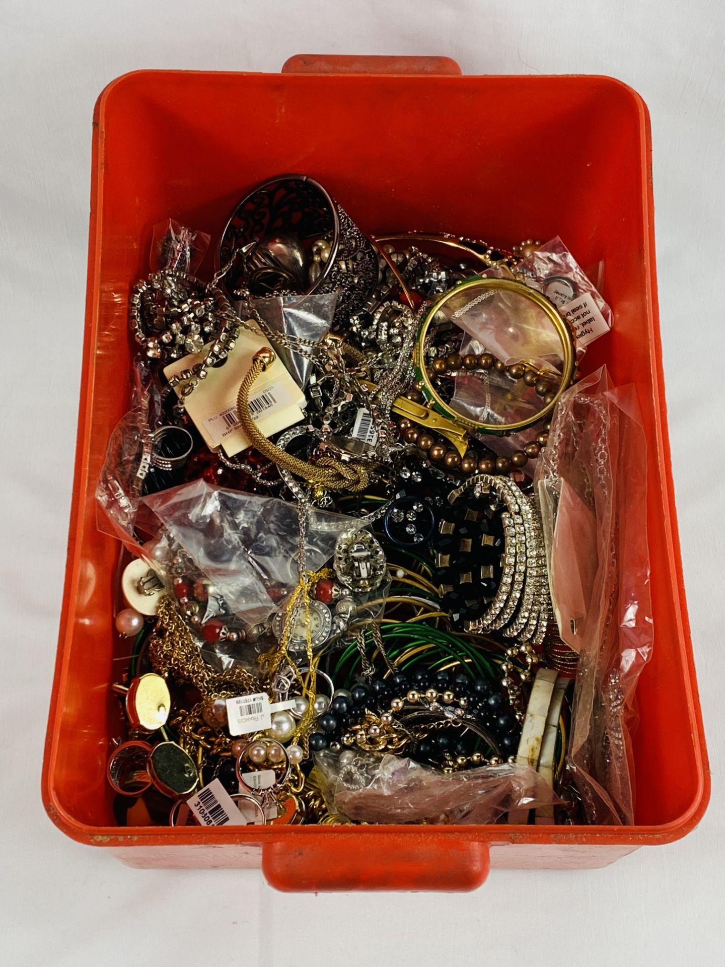 Quantity of costume jewellery - Image 3 of 3