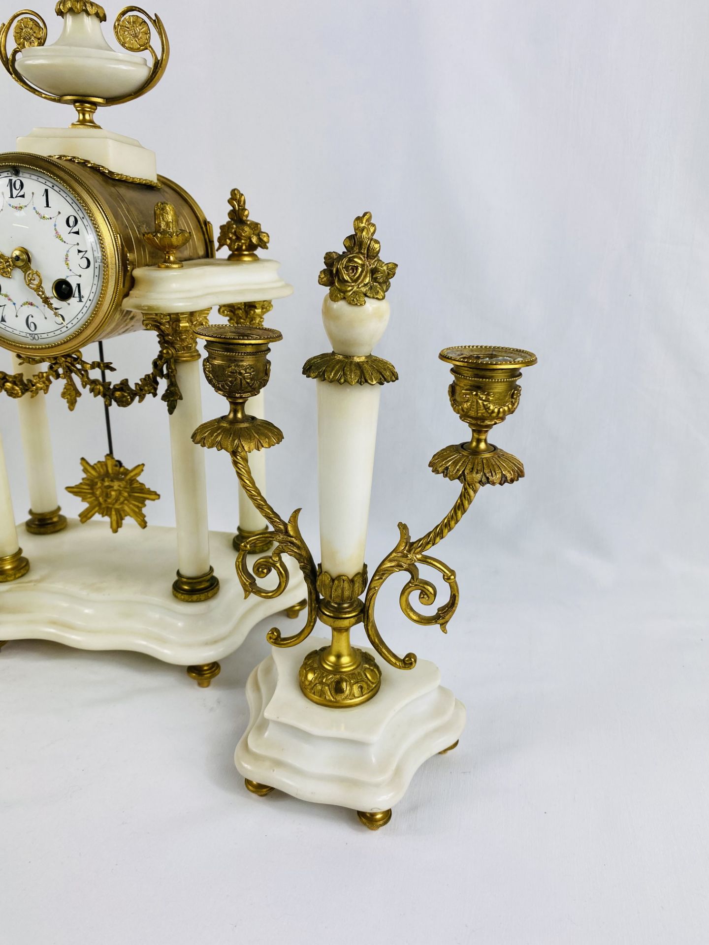 Late 19th century Louis XVI style mantel clock and garnitures - Bild 4 aus 5