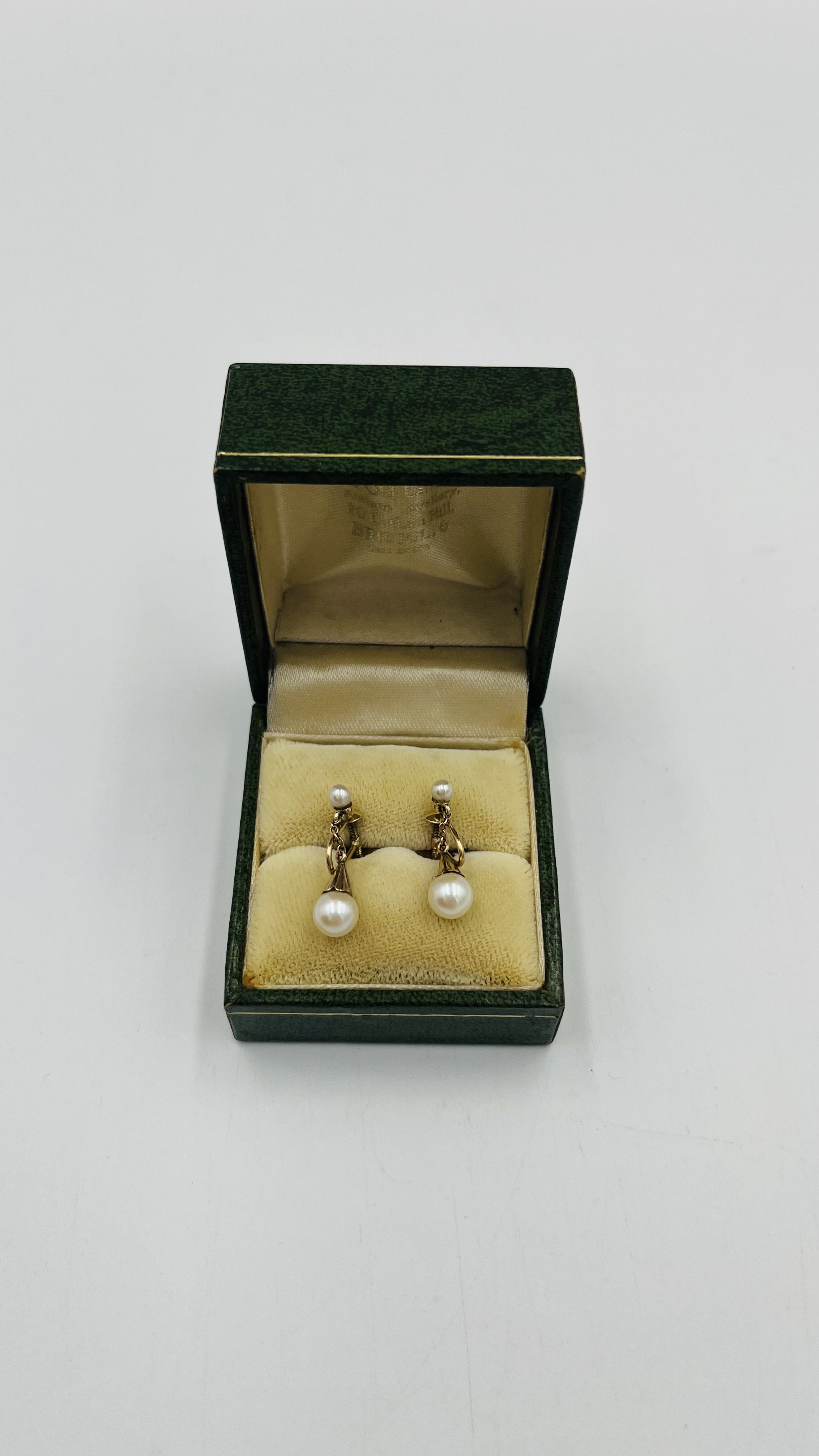 Pair of 9ct gold earrings with pearl drops - Image 3 of 3