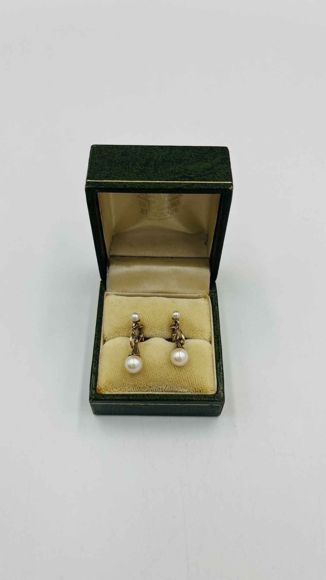 Pair of 9ct gold earrings with pearl drops - Image 3 of 3