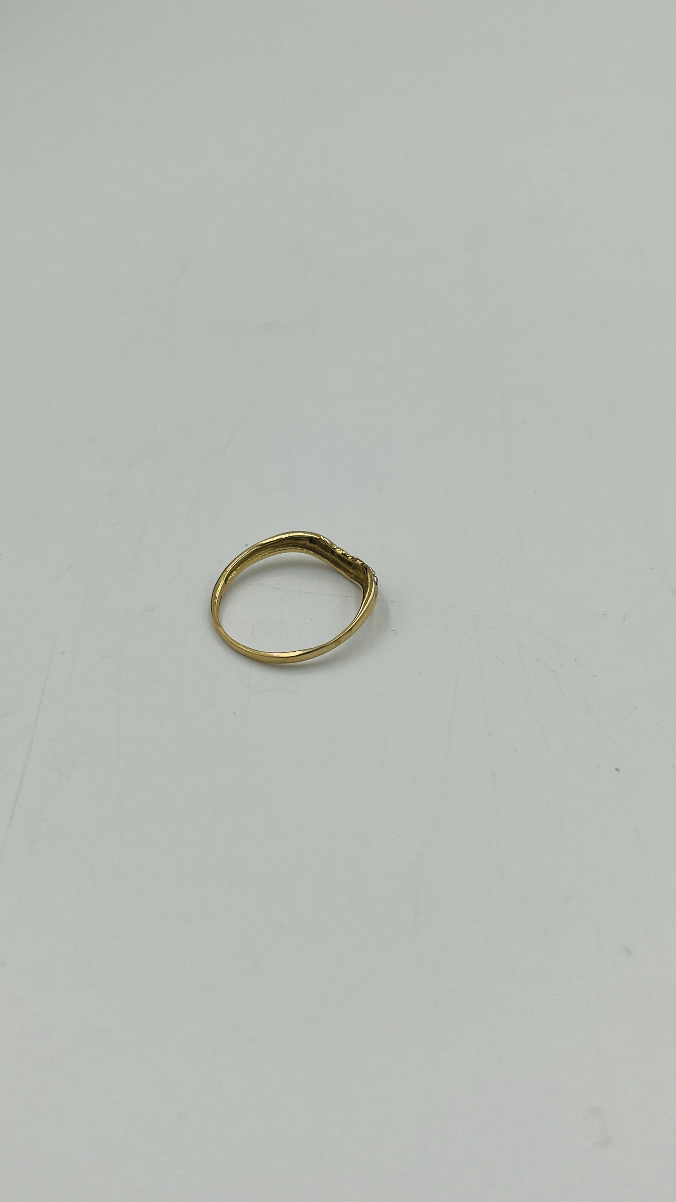 9ct gold ring together with a similar yellow metal ring - Image 5 of 8