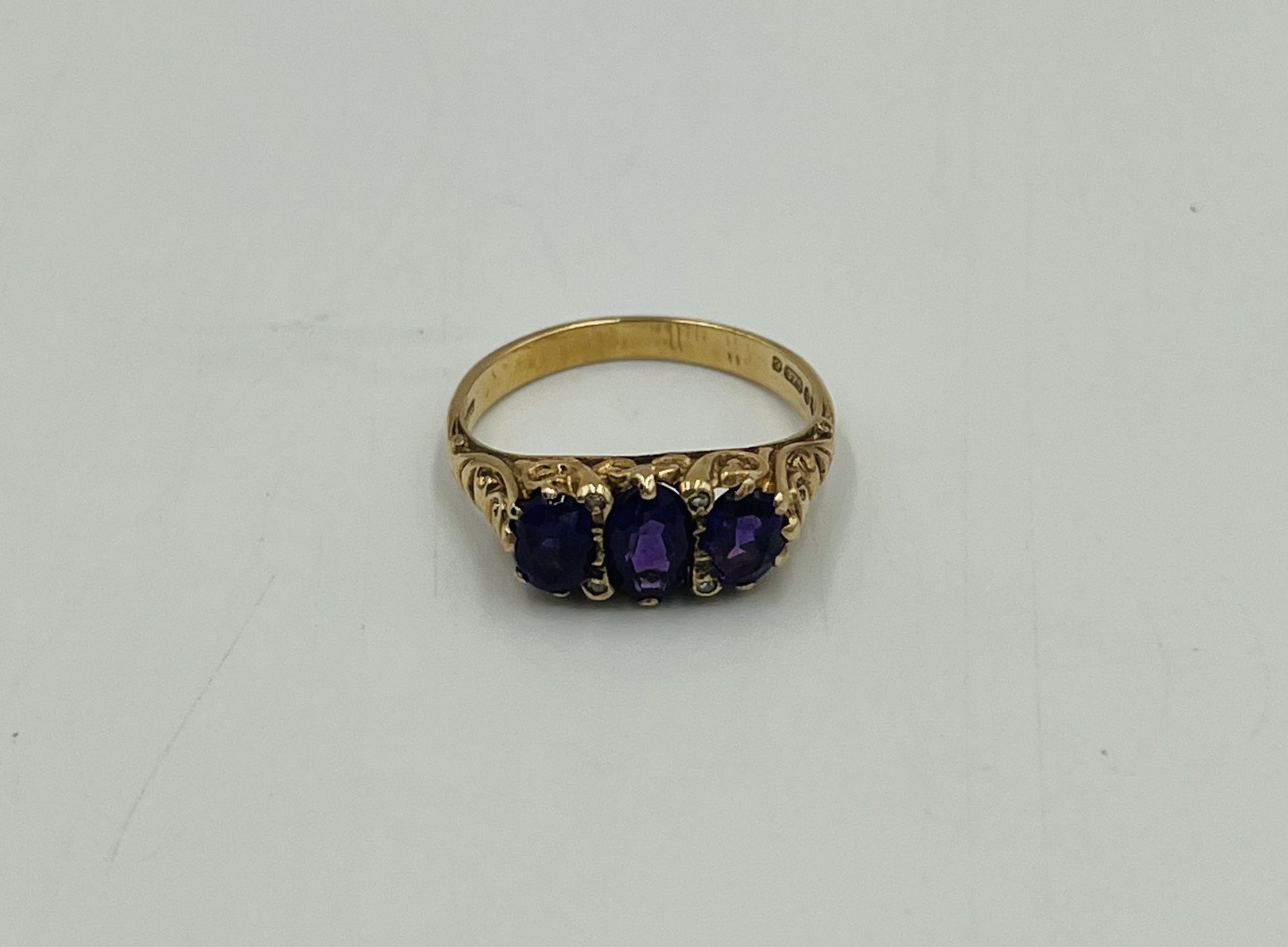 9ct gold ring set with three amethysts