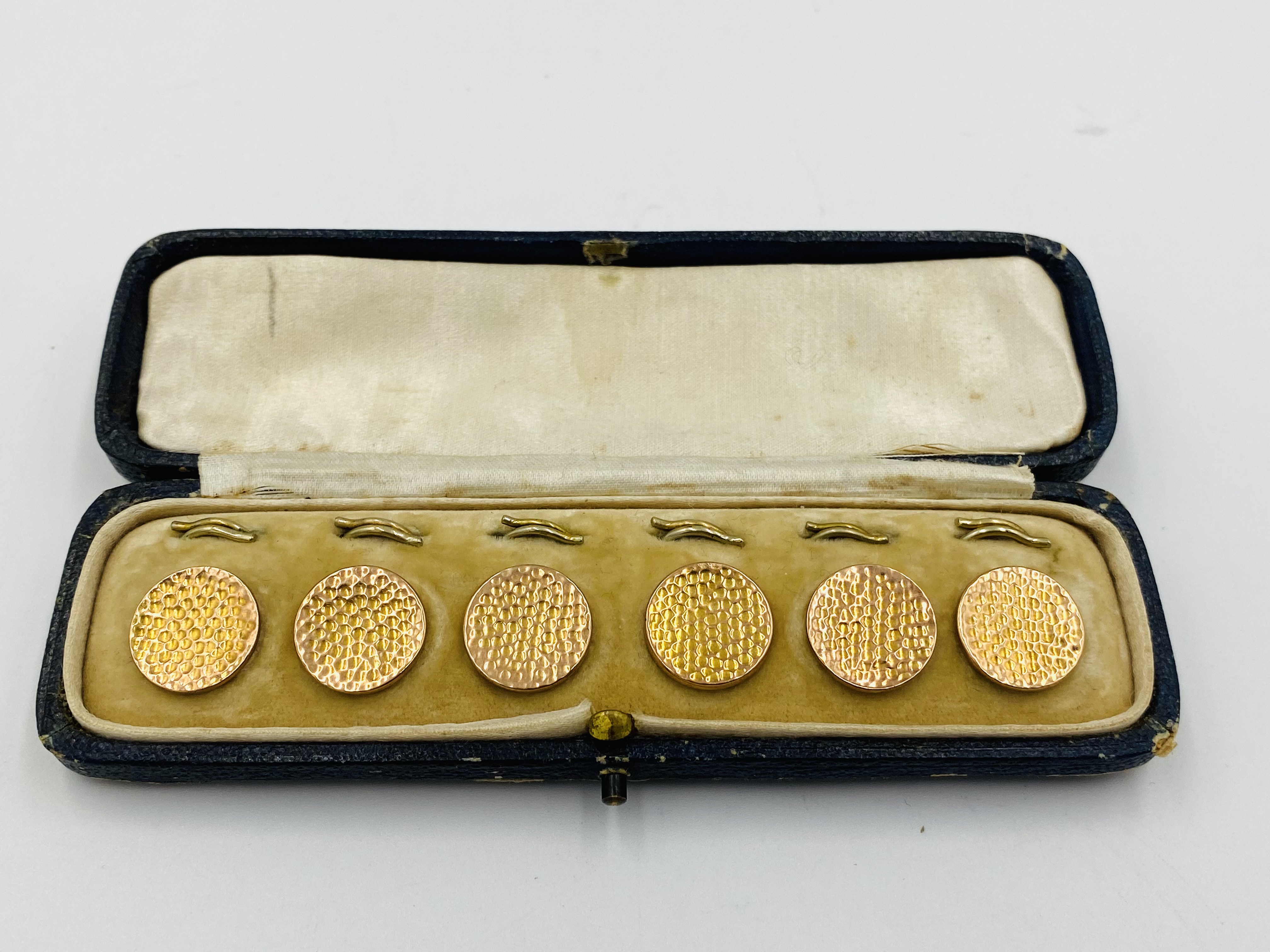 Boxed set of six 9ct gold buttons